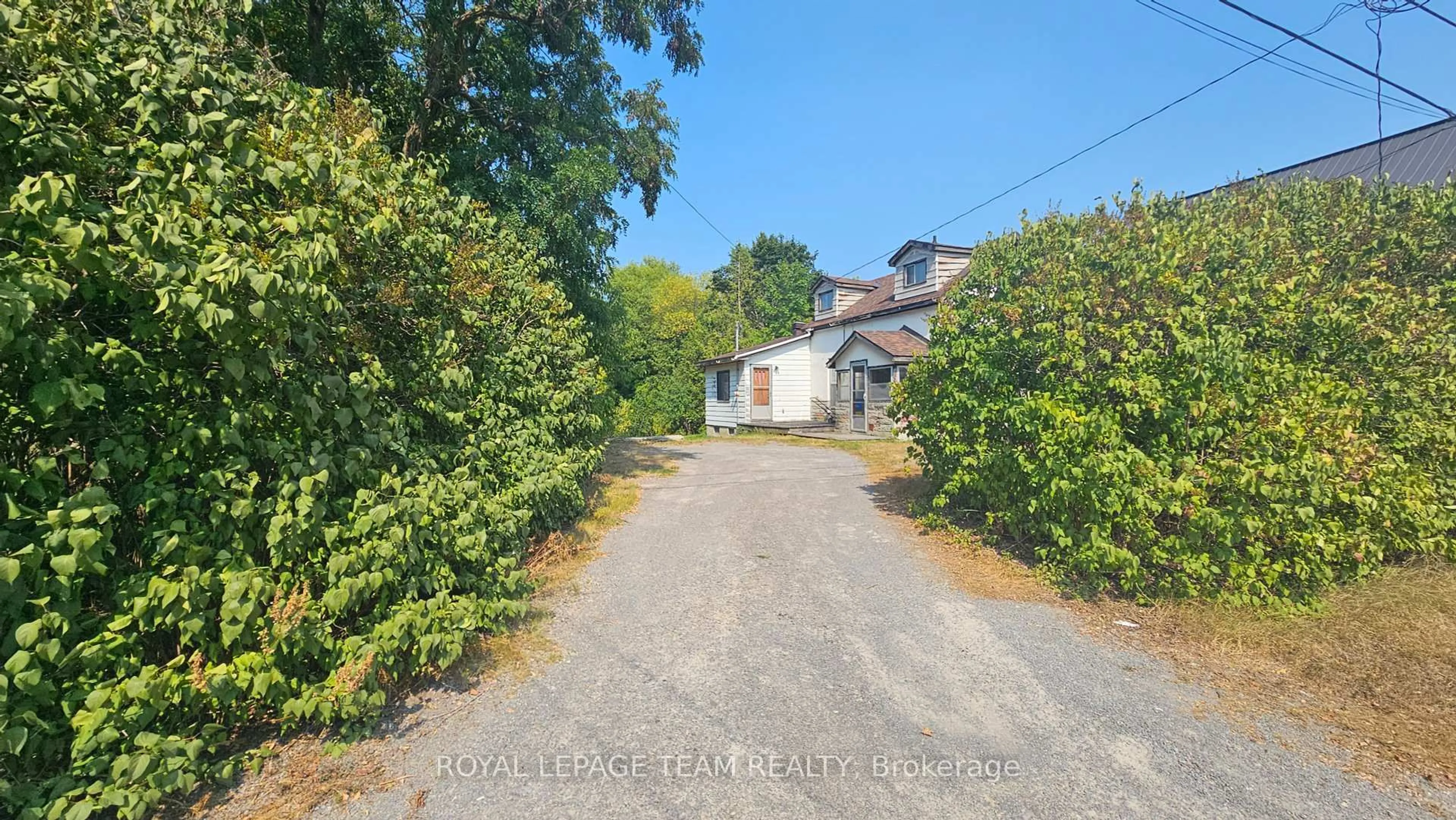A pic from outside/outdoor area/front of a property/back of a property/a pic from drone, street for 279 Water St, Almonte Ontario K0A 1A0