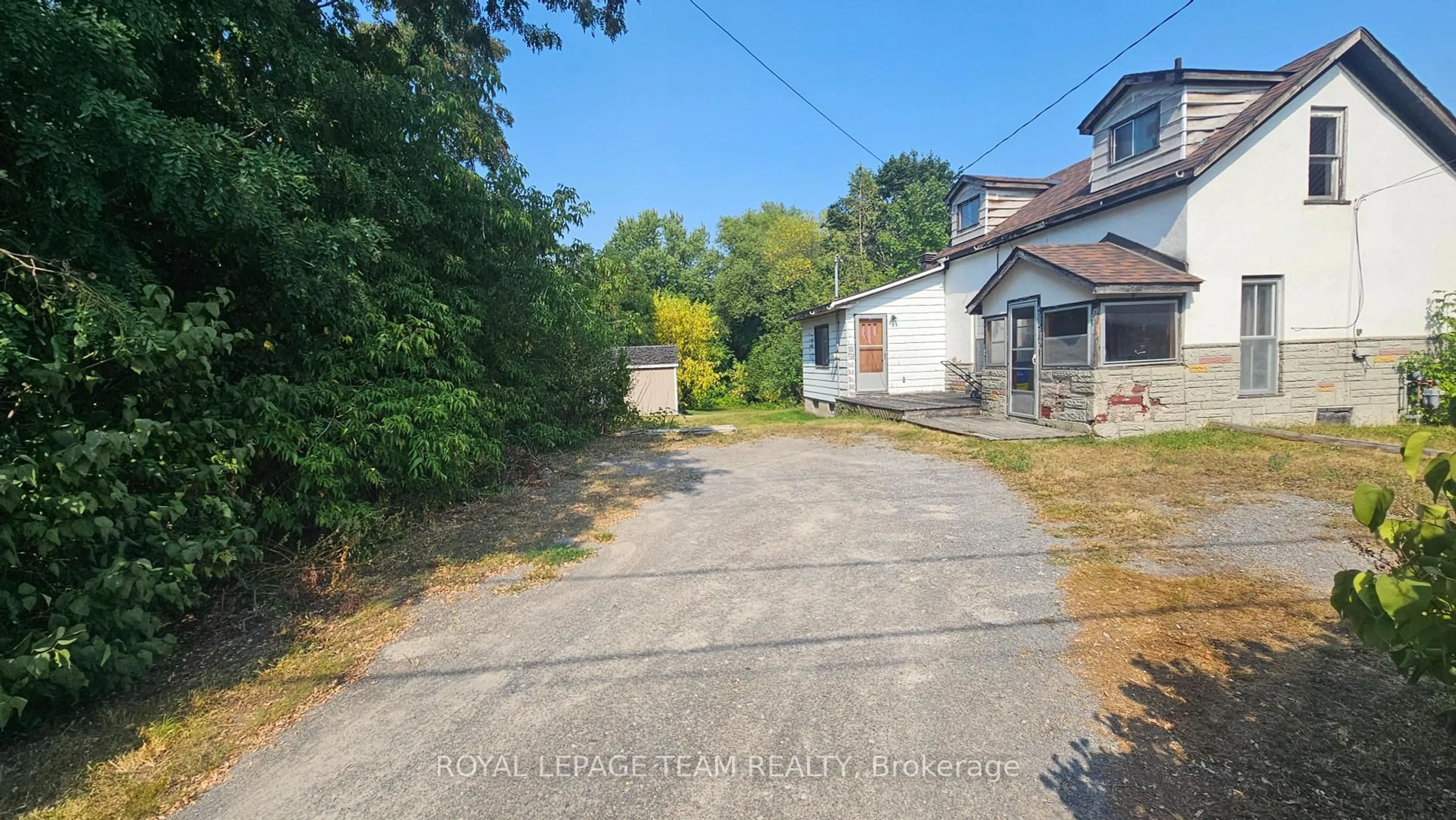 A pic from outside/outdoor area/front of a property/back of a property/a pic from drone, street for 279 Water St, Almonte Ontario K0A 1A0