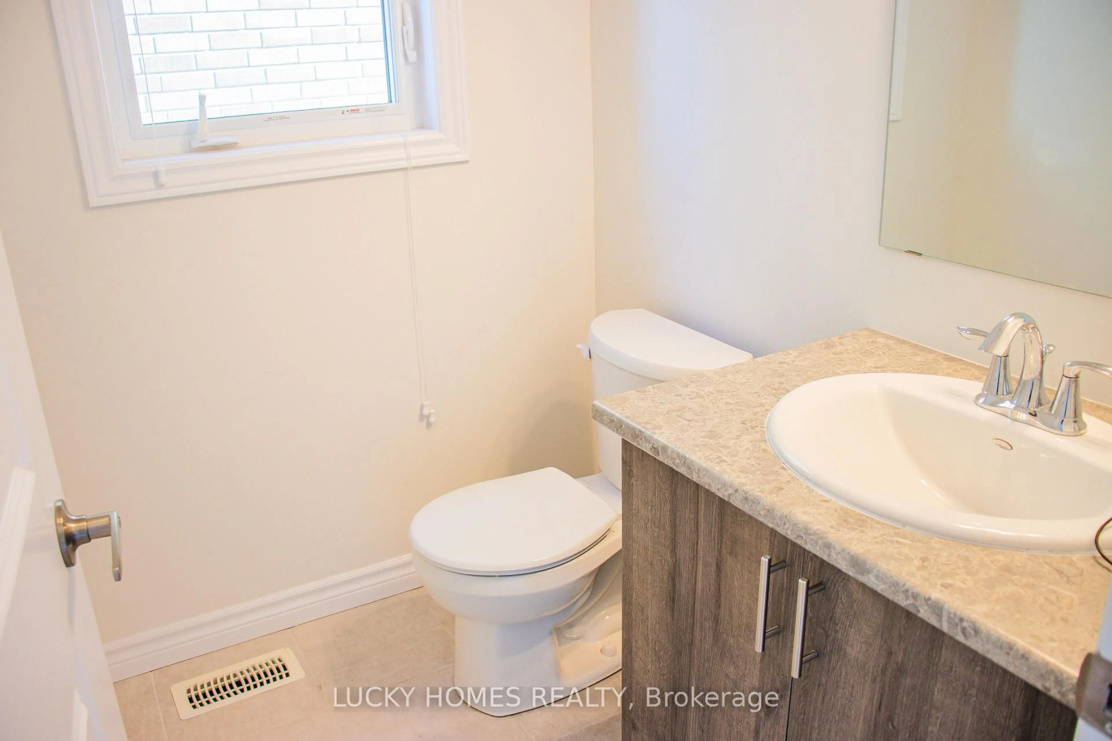Standard bathroom, unknown for 643 Lemay Grve, Peterborough North Ontario K9K 0G9
