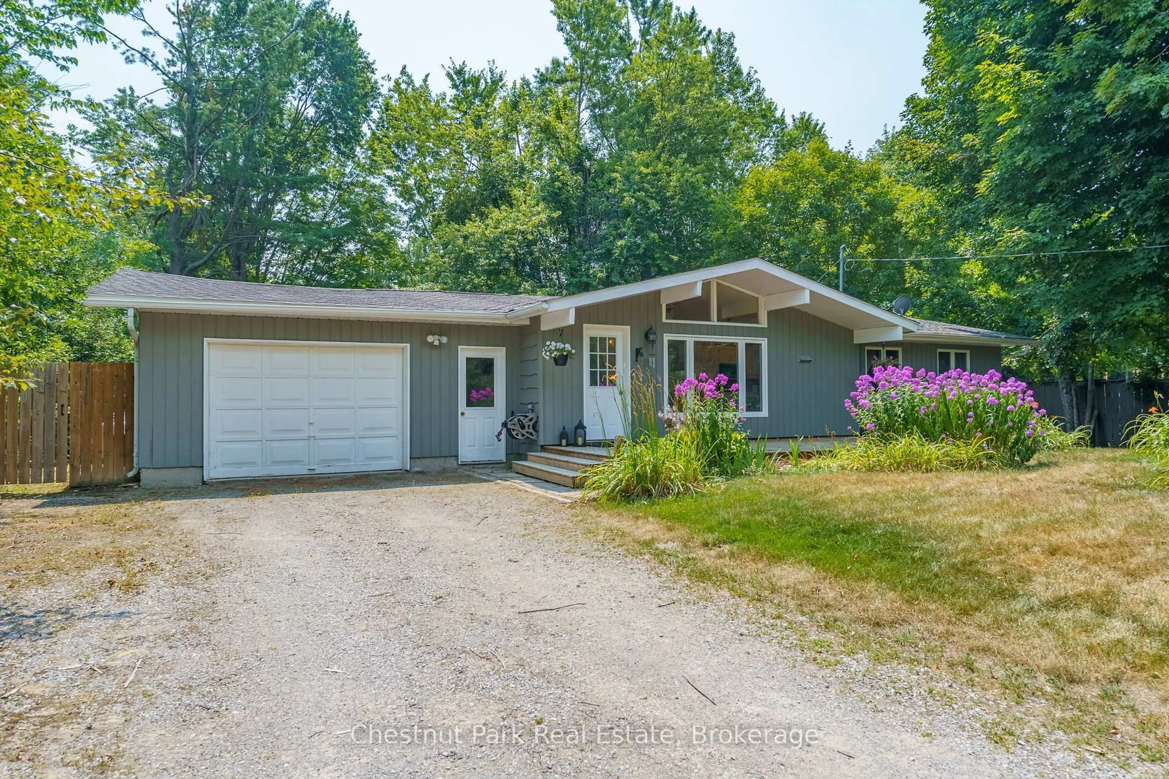Home with vinyl exterior material, street for 10 MCLEISH Dr, Kawartha Lakes Ontario L0K 1W0