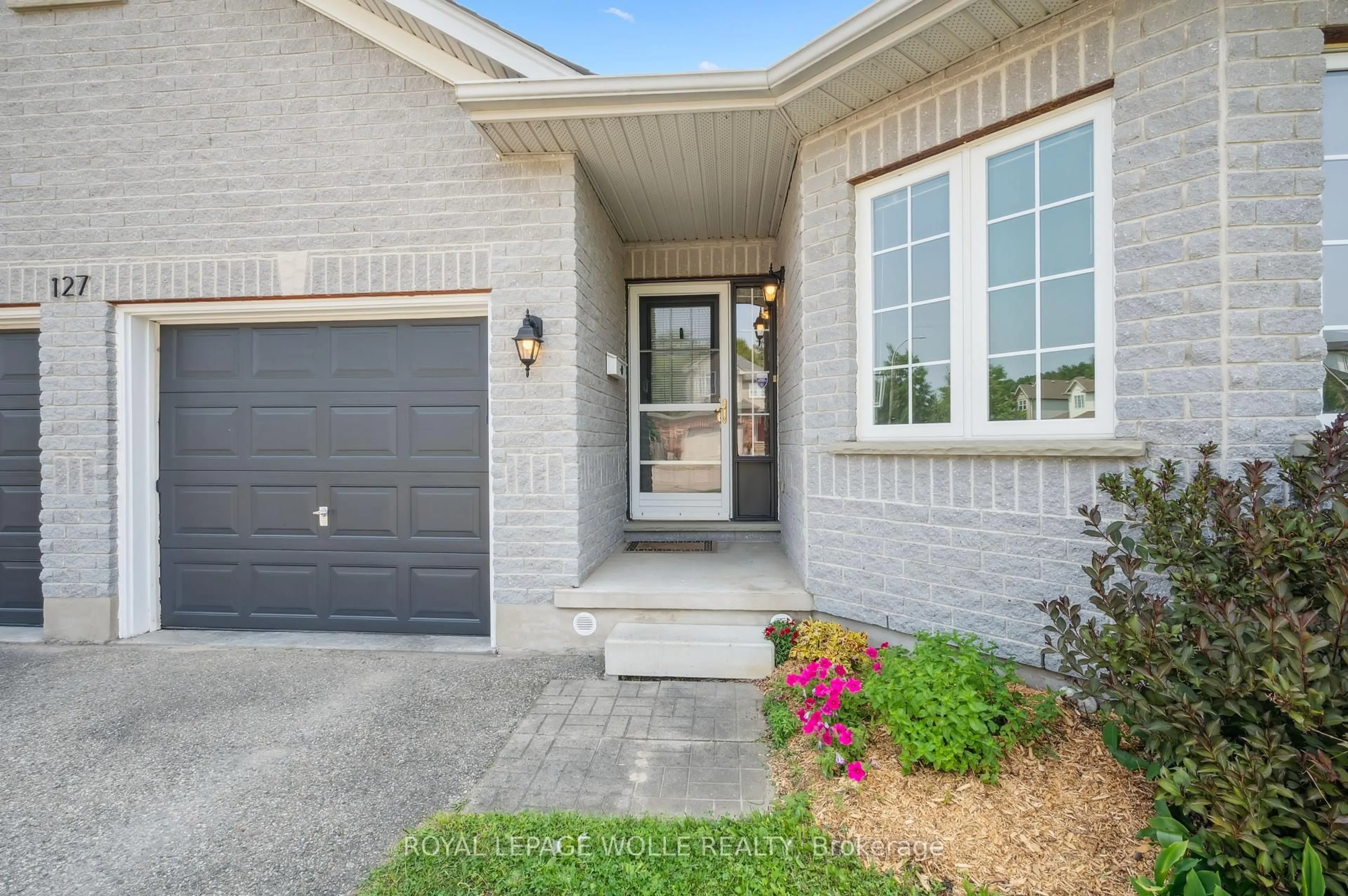 Home with brick exterior material, street for 127 Chandos Dr, Kitchener Ontario N2A 3Z5