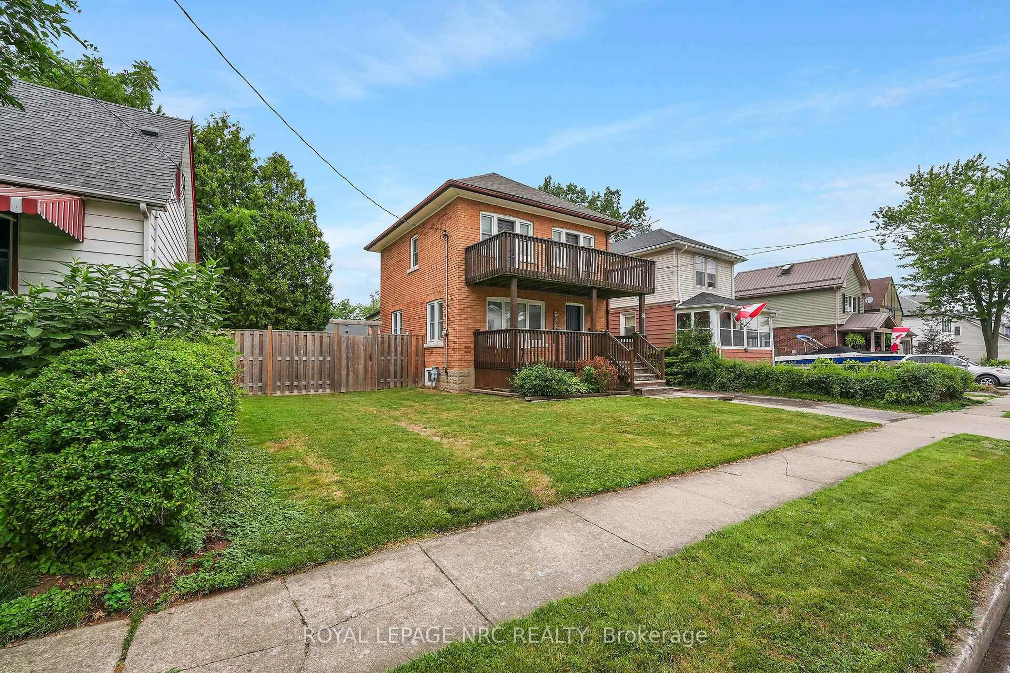 A pic from outside/outdoor area/front of a property/back of a property/a pic from drone, street for 87 Oakland Ave, Welland Ontario L3C 2B9