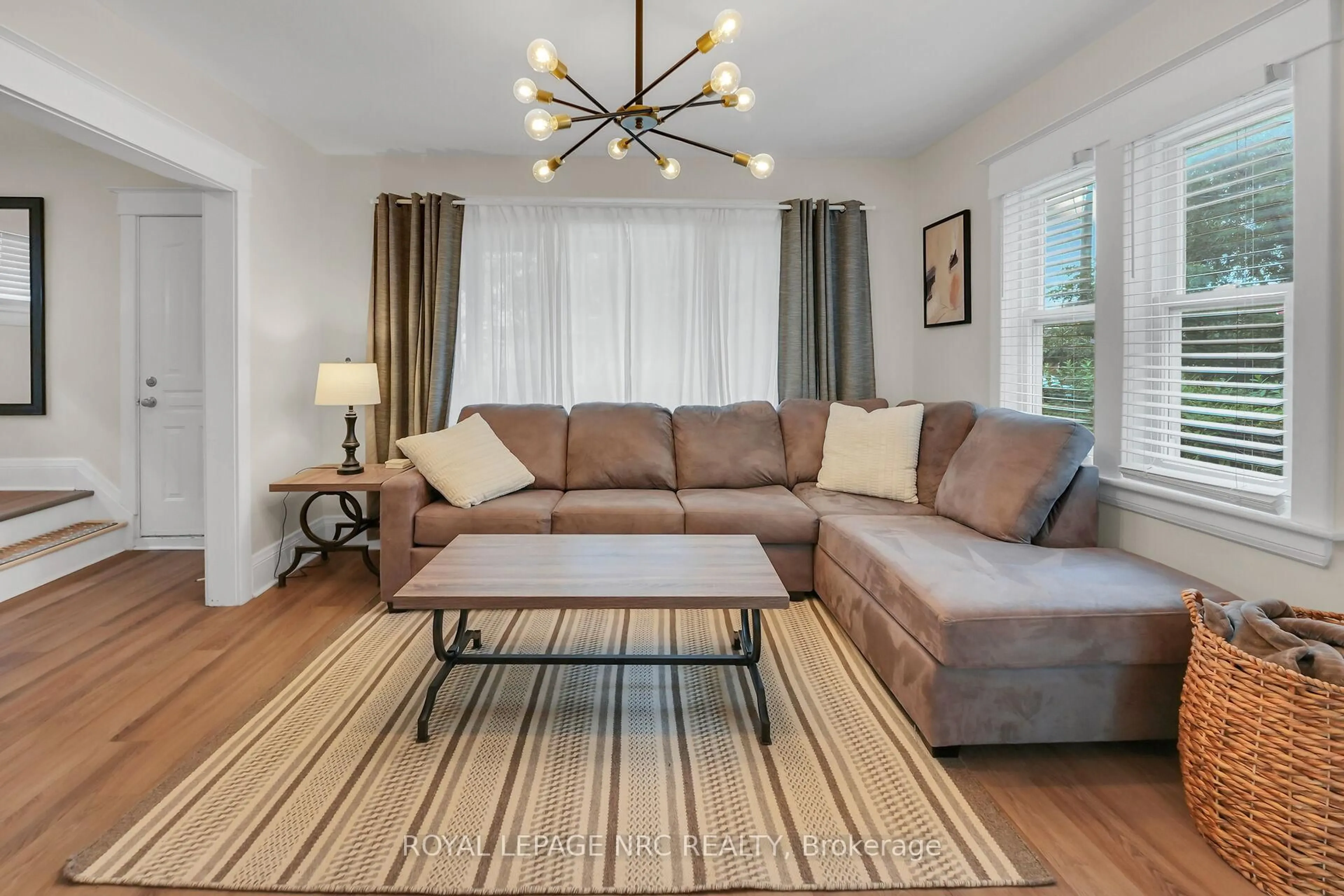 Living room with furniture, unknown for 87 Oakland Ave, Welland Ontario L3C 2B9