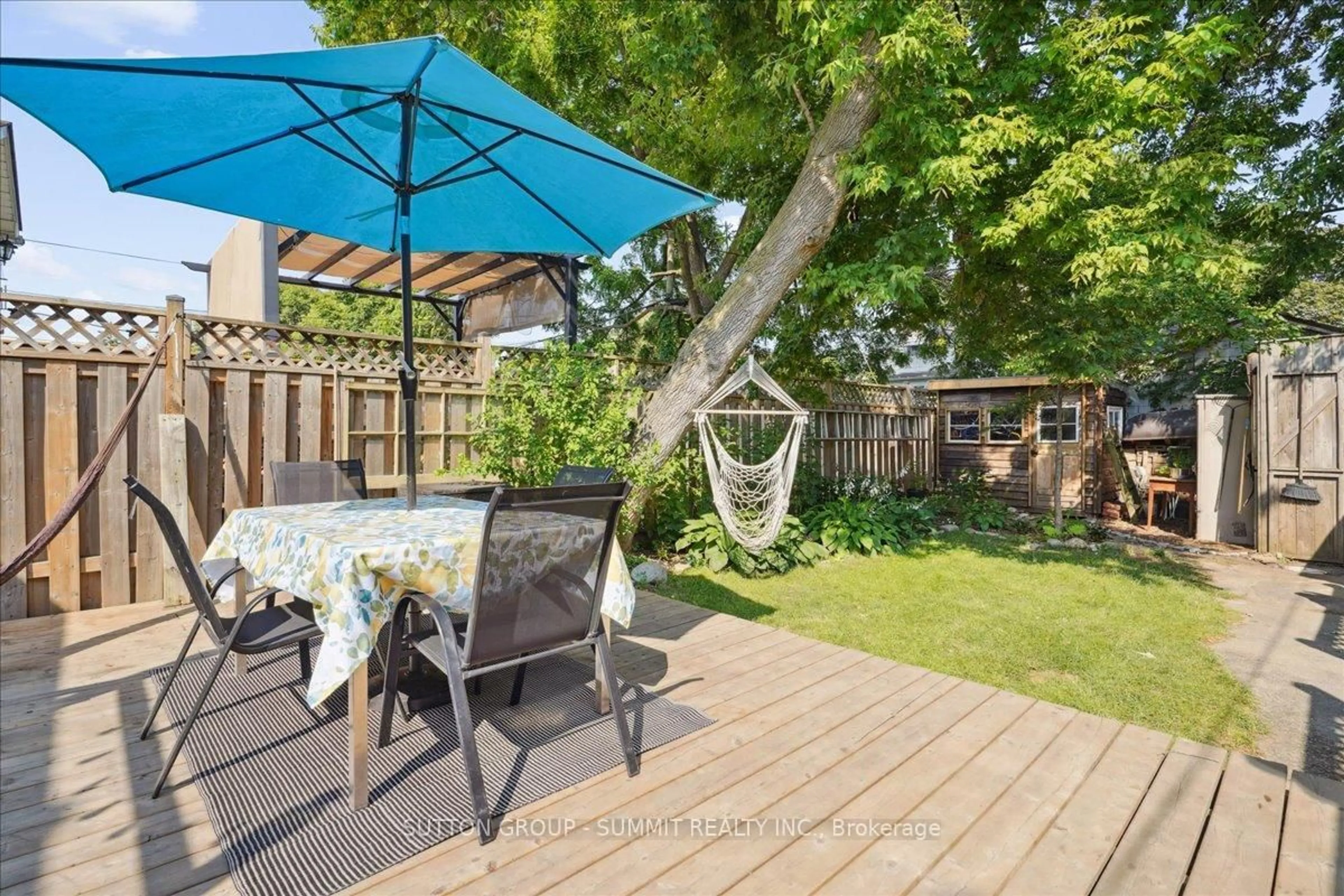 Patio, street for 138 Cope St, Hamilton Ontario L8H 5B4