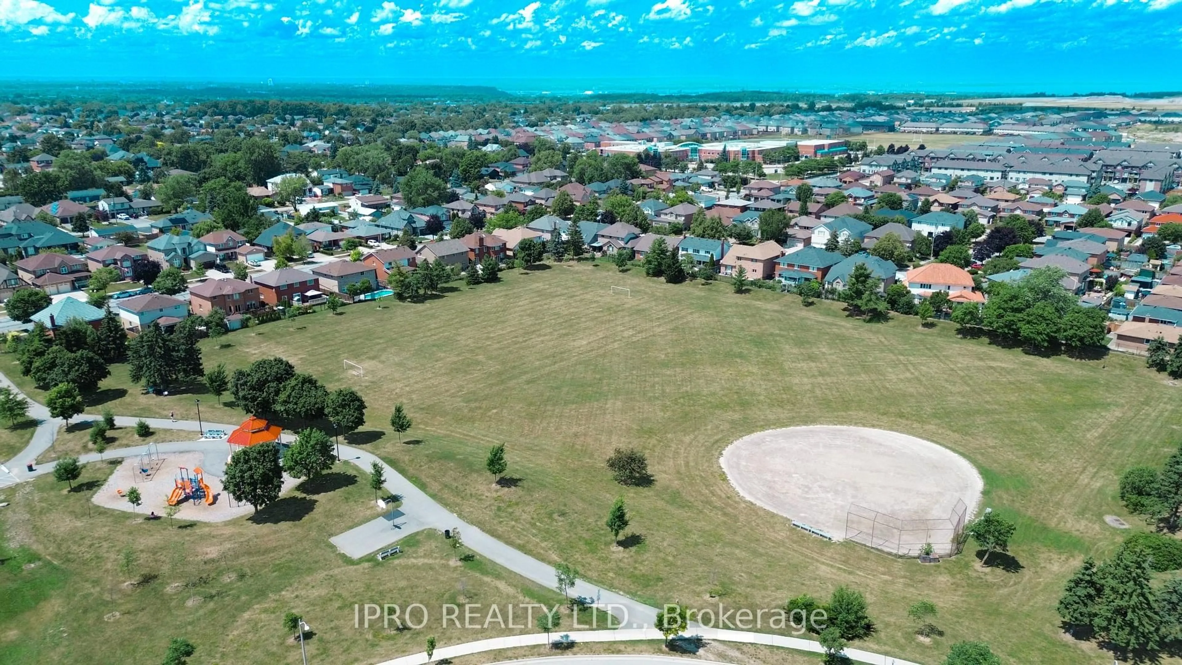 A pic from outside/outdoor area/front of a property/back of a property/a pic from drone, water/lake/river/ocean view for 12 Bankfield Cres, Hamilton Ontario L8J 0B9