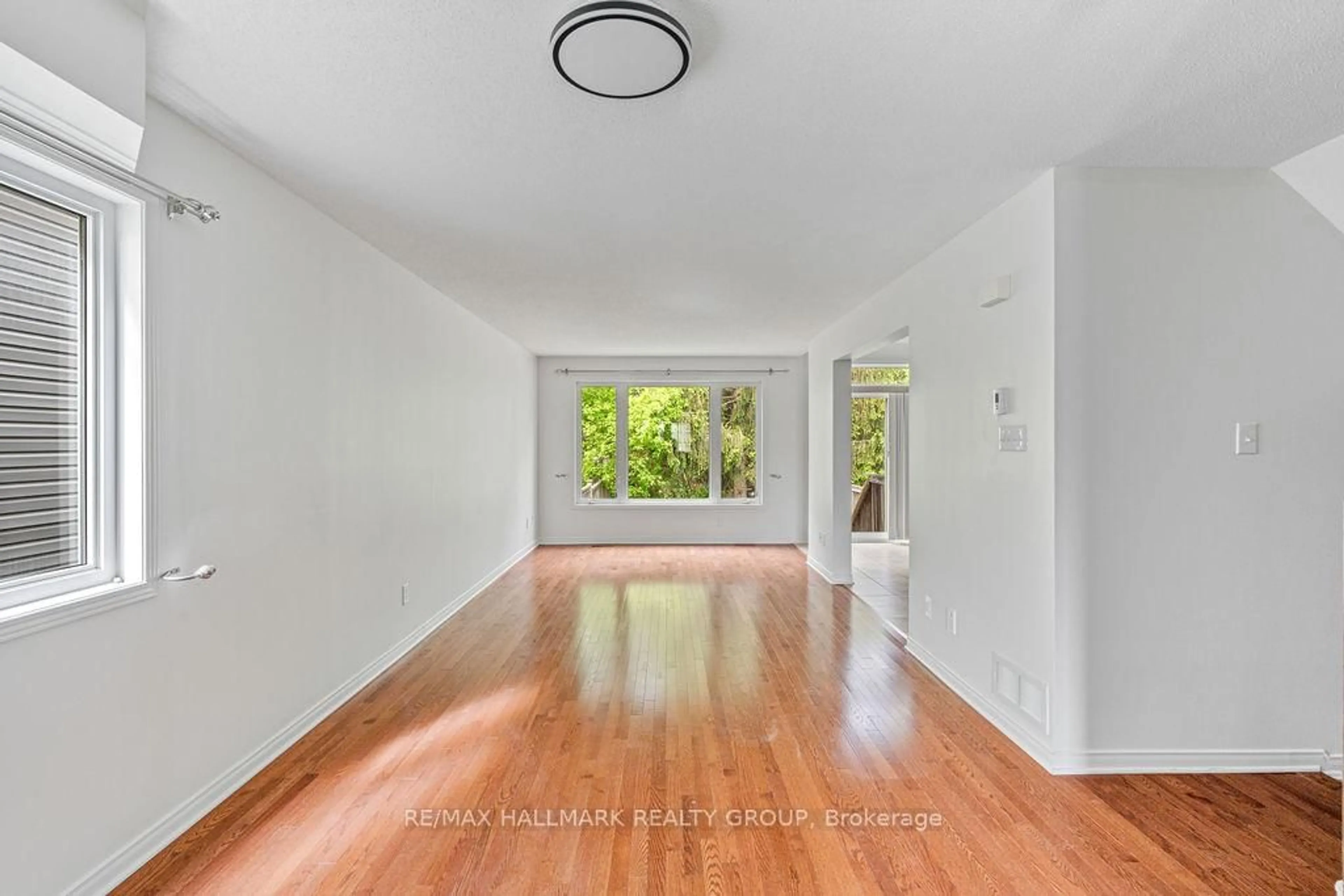 Indoor foyer for 217 Vision St, Ottawa Ontario K4M 0B5