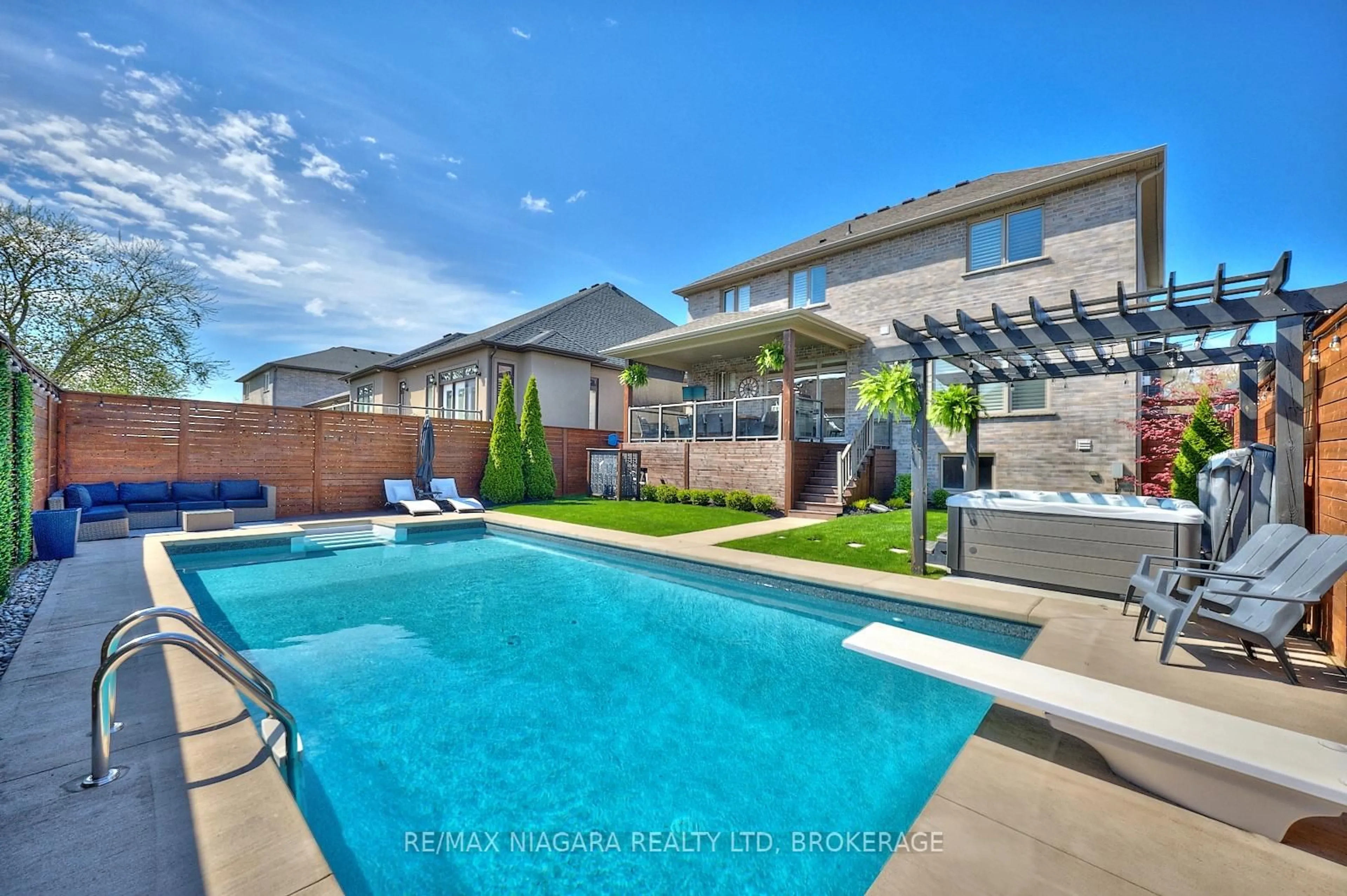 Pool for 8886 Black Forest Cres, Niagara Falls Ontario L2H 0M8
