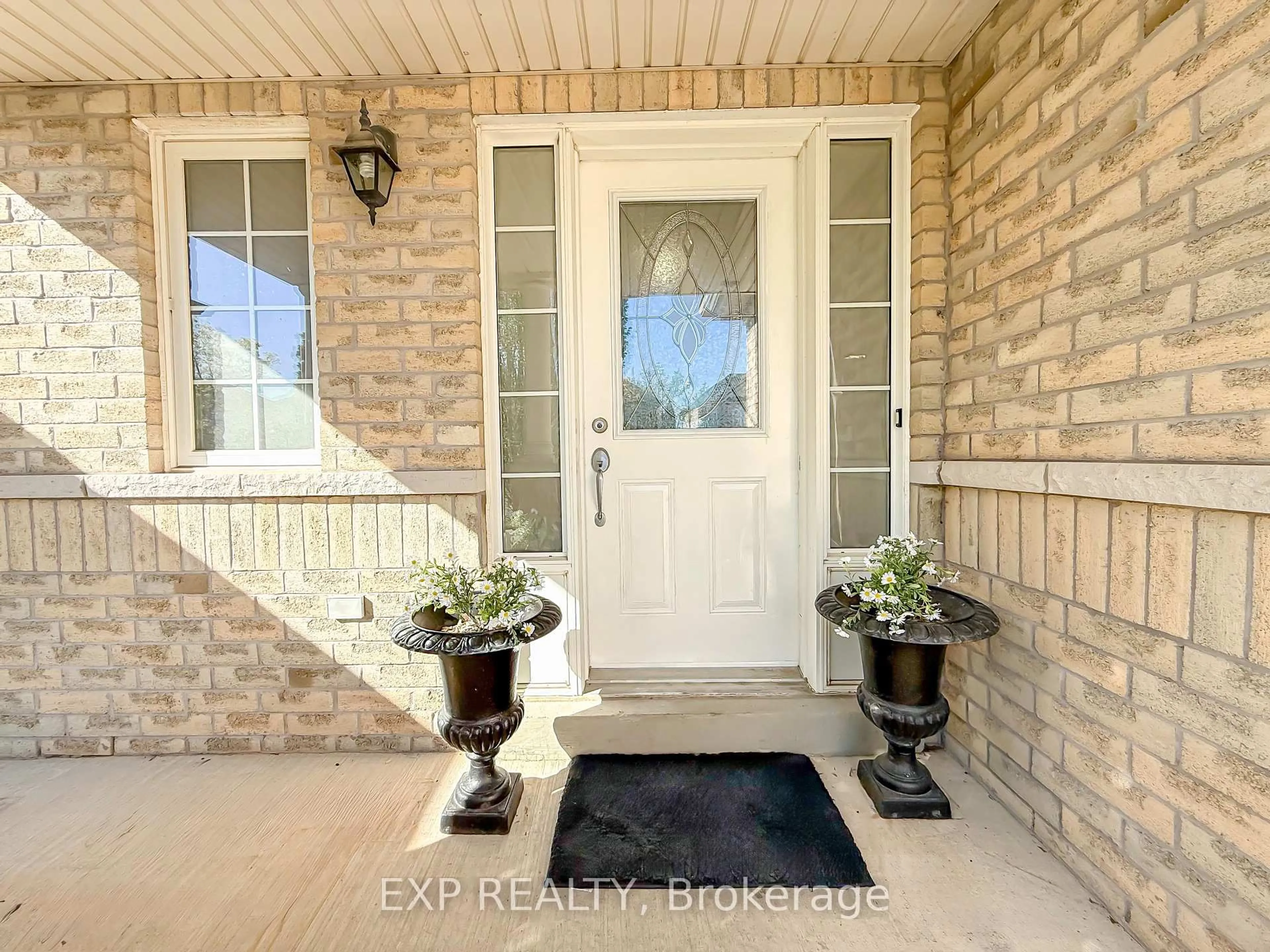 Indoor entryway for 56 Hansford Dr, Brantford Ontario N3S 0B3
