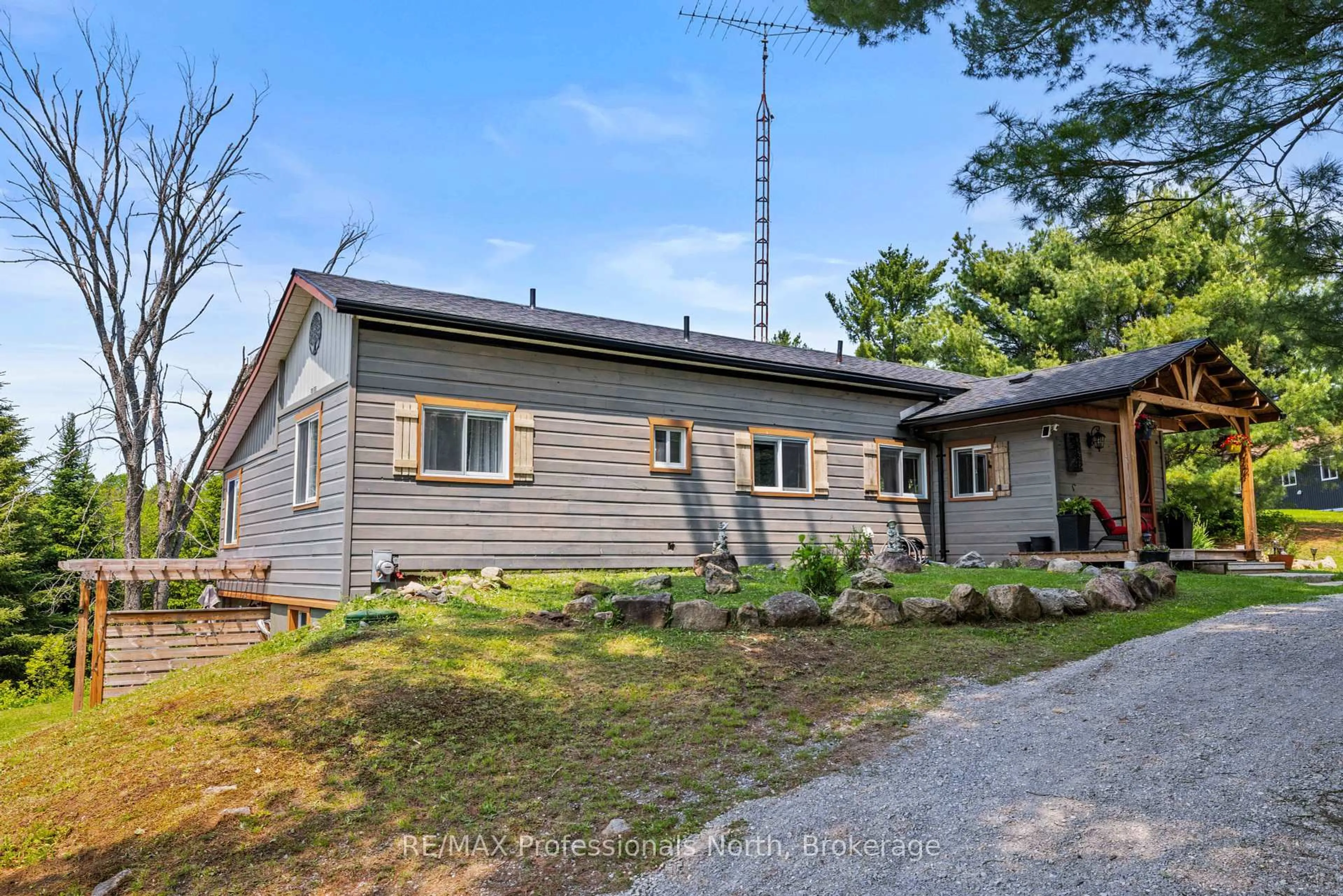 A pic from outside/outdoor area/front of a property/back of a property/a pic from drone, unknown for 1009 Summerville Rd, Highlands East Ontario K0M 1R0