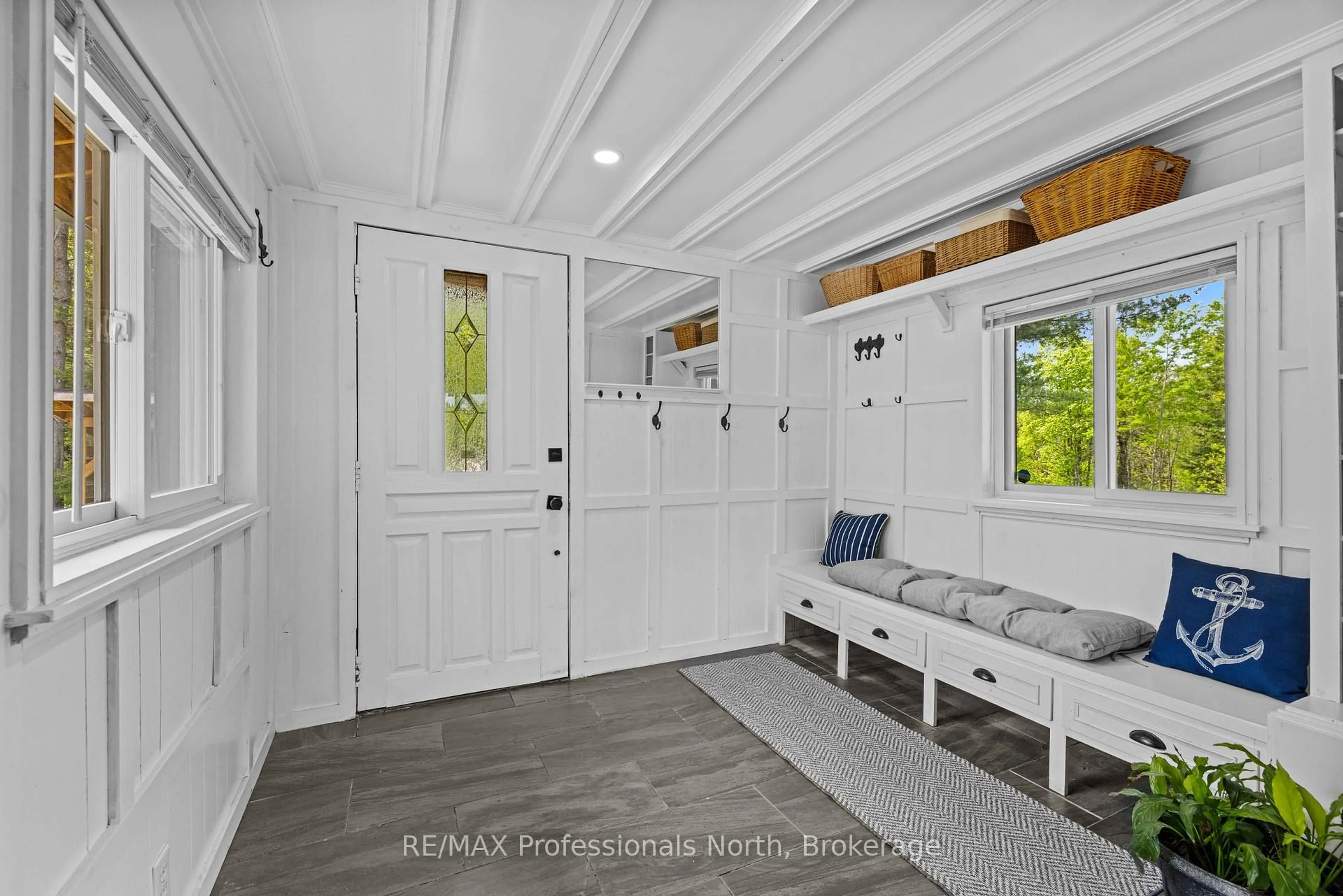 Indoor entryway for 1009 Summerville Rd, Highlands East Ontario K0M 1R0