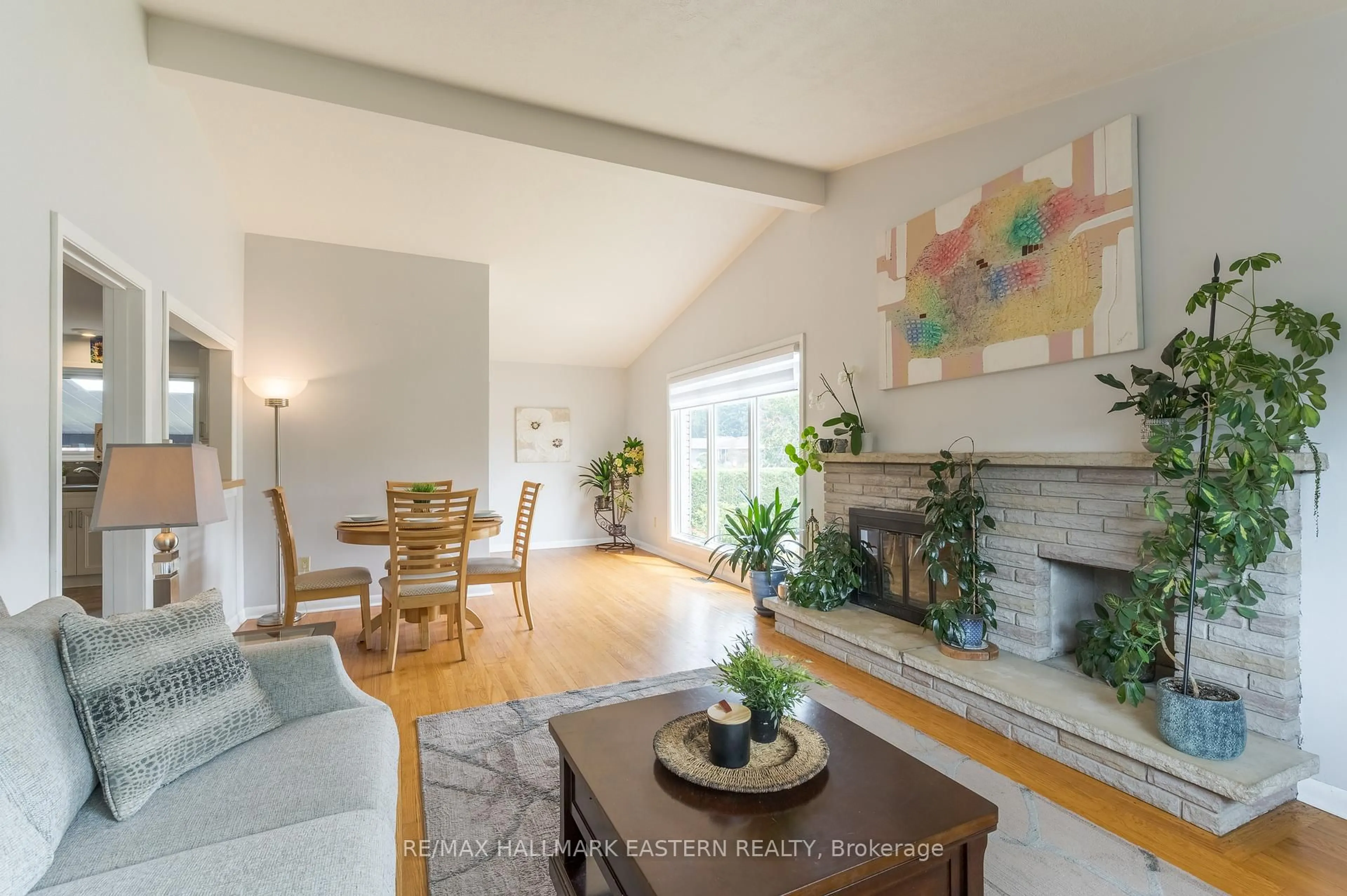 Living room with furniture, unknown for 1128 Algonquin Blvd, Peterborough North Ontario K9H 6N2
