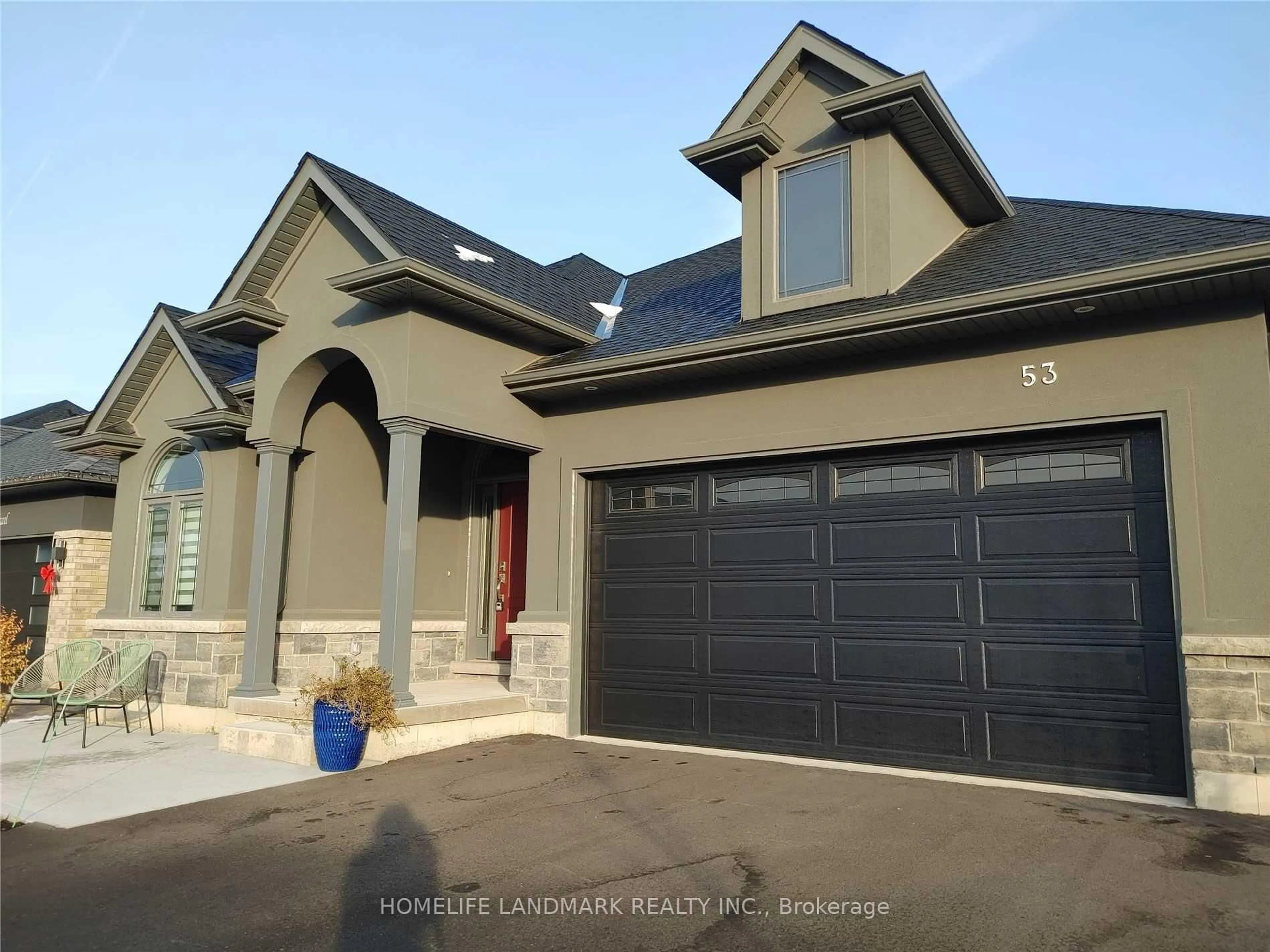 Home with vinyl exterior material, street for 53 CARRICK Tr, Welland Ontario L3B 0E7