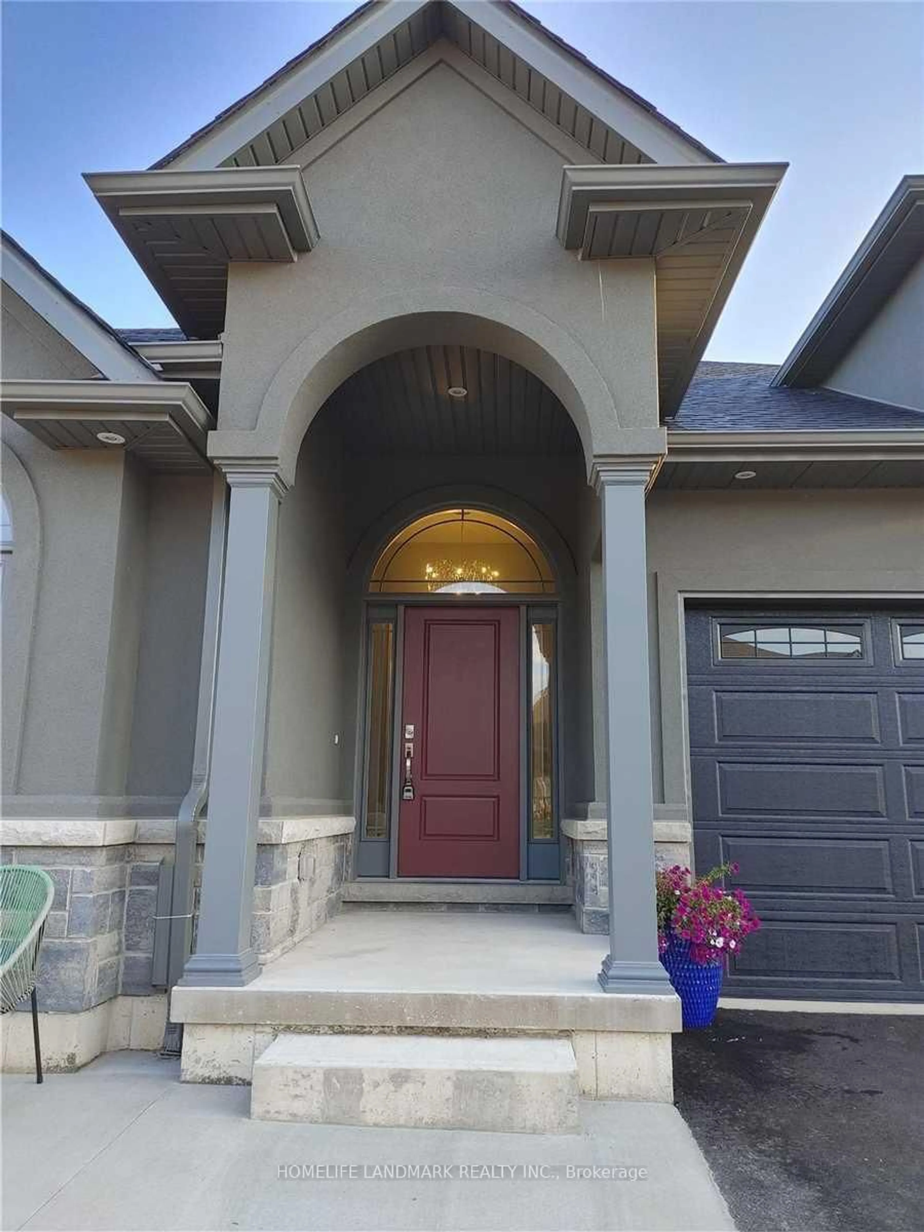 Indoor entryway for 53 CARRICK Tr, Welland Ontario L3B 0E7