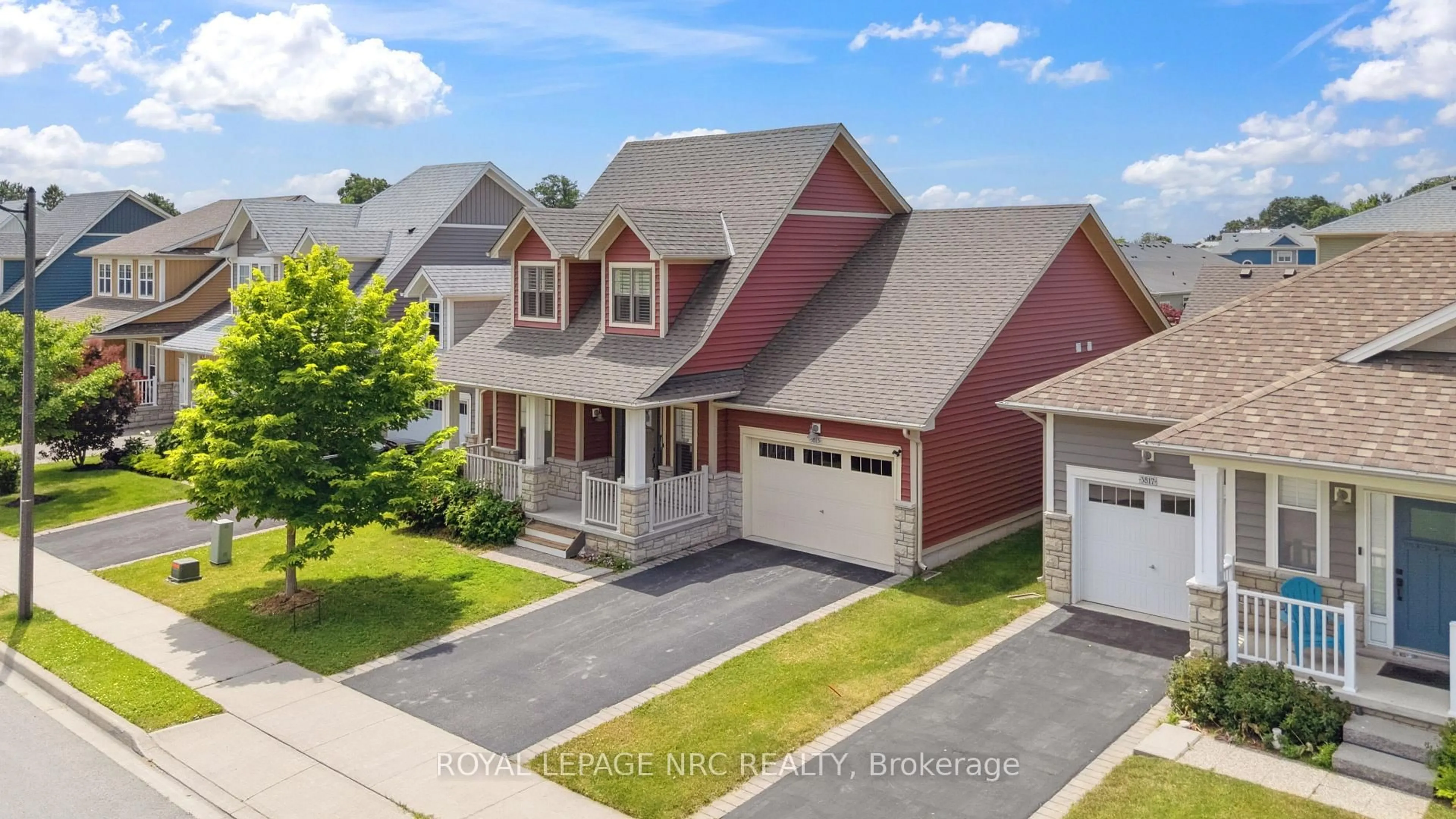 A pic from outside/outdoor area/front of a property/back of a property/a pic from drone, street for 3813 Ryan Ave, Fort Erie Ontario L0S 1B0