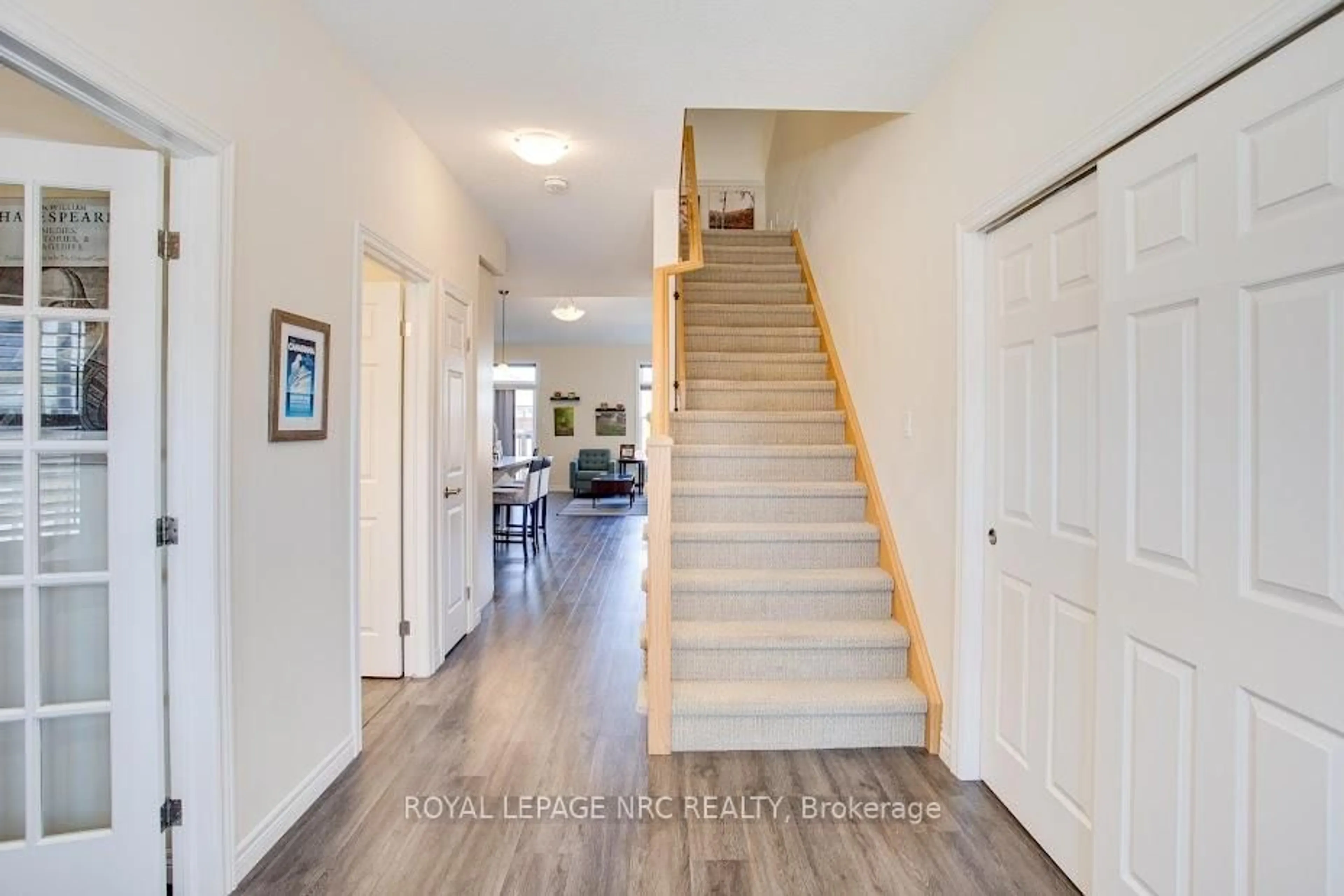 Indoor entryway for 3813 Ryan Ave, Fort Erie Ontario L0S 1B0