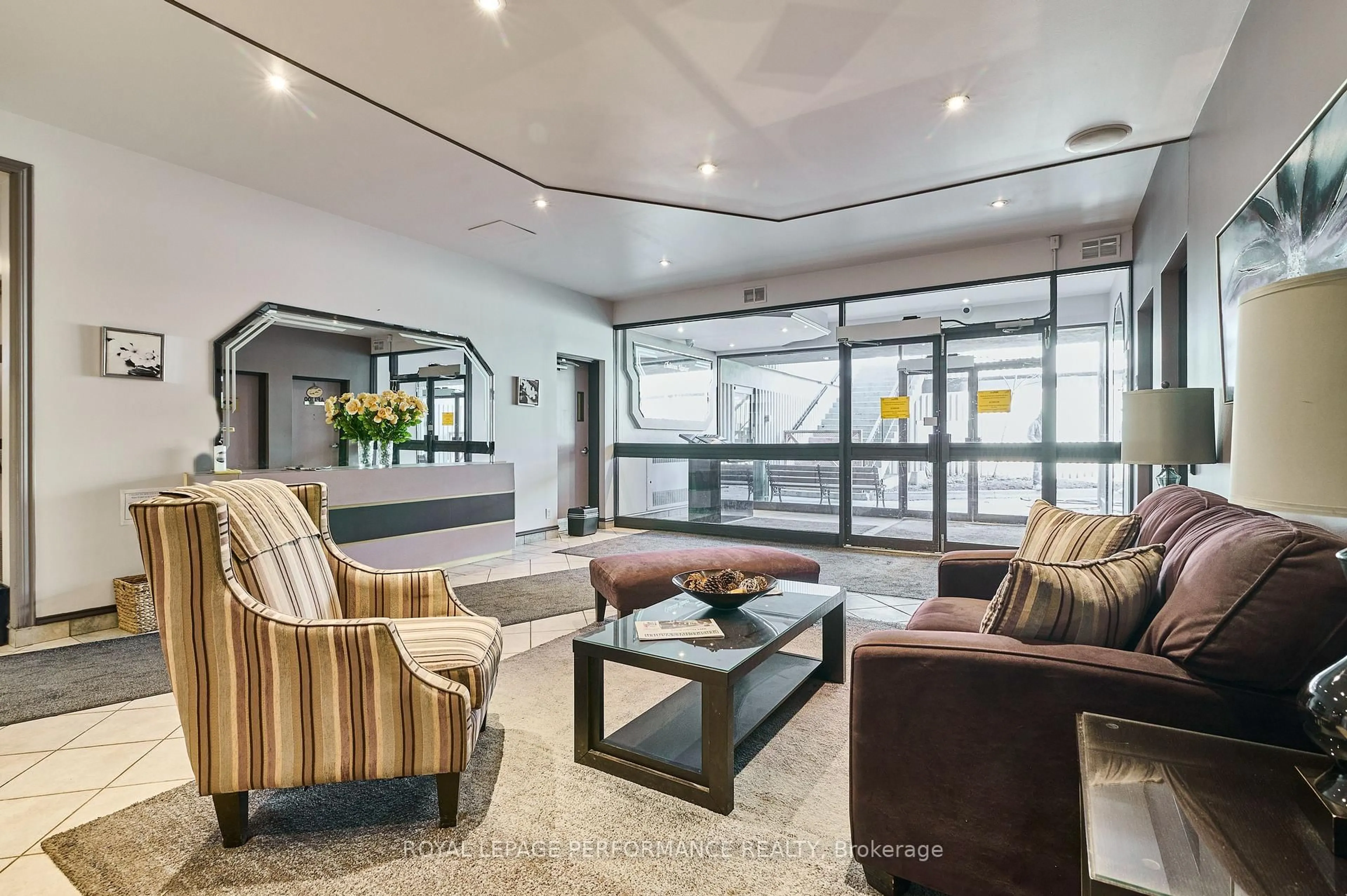 Lobby for 158 B McArthur Ave #202, Ottawa Ontario K1L 8C9