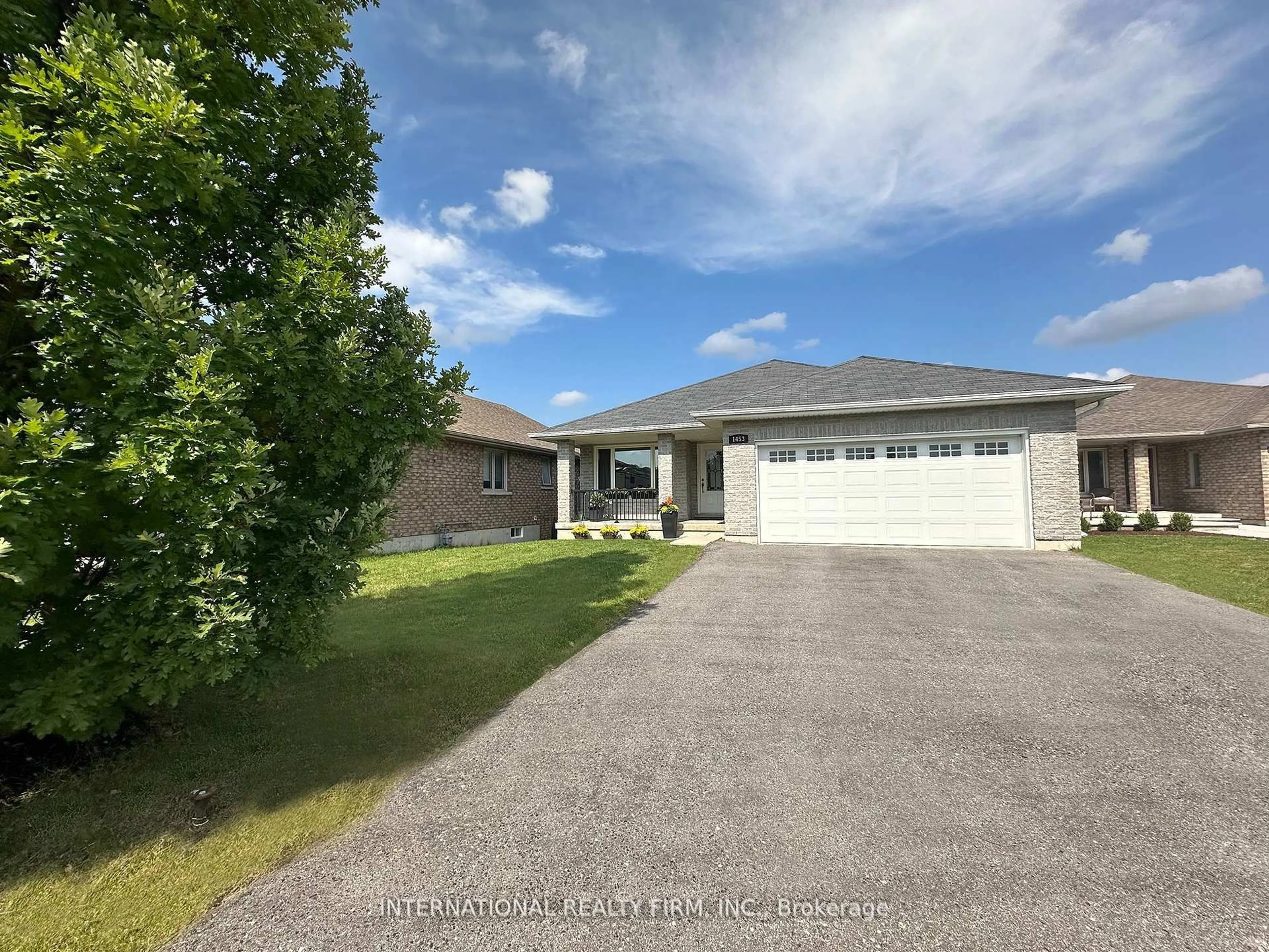 A pic from outside/outdoor area/front of a property/back of a property/a pic from drone, street for 1453 Ireland Dr, Peterborough West Ontario K9K 0A4