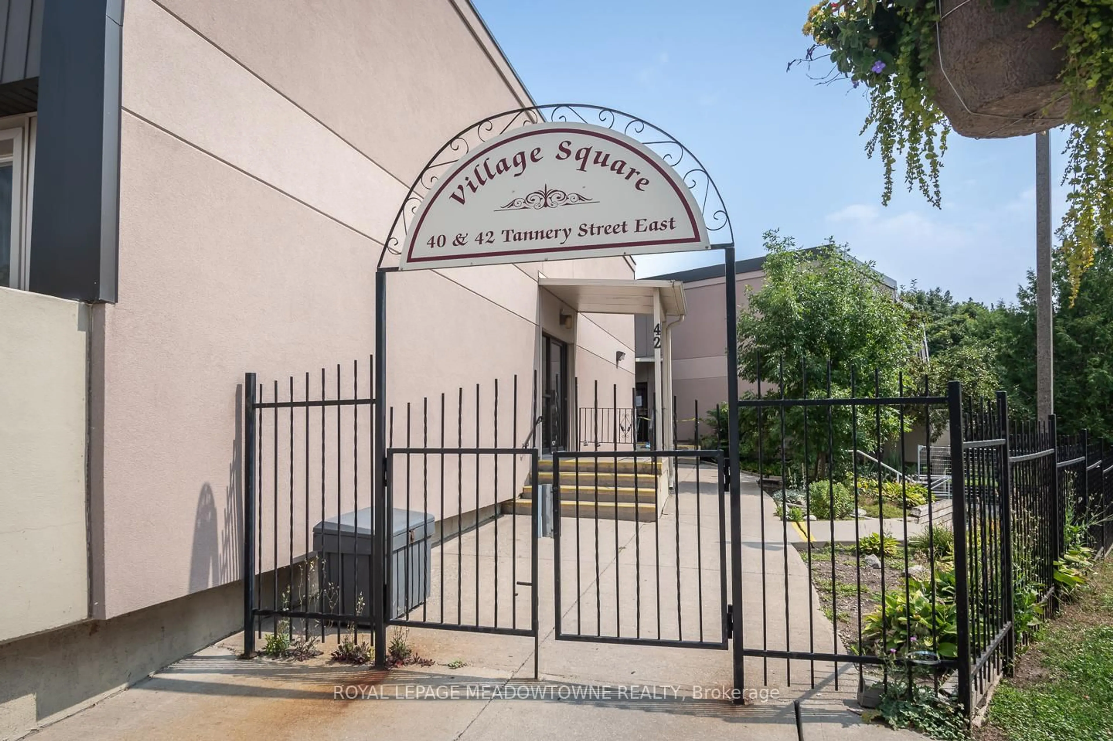 Indoor foyer for 42 Tannery St #224, Cambridge Ontario N3C 2B9