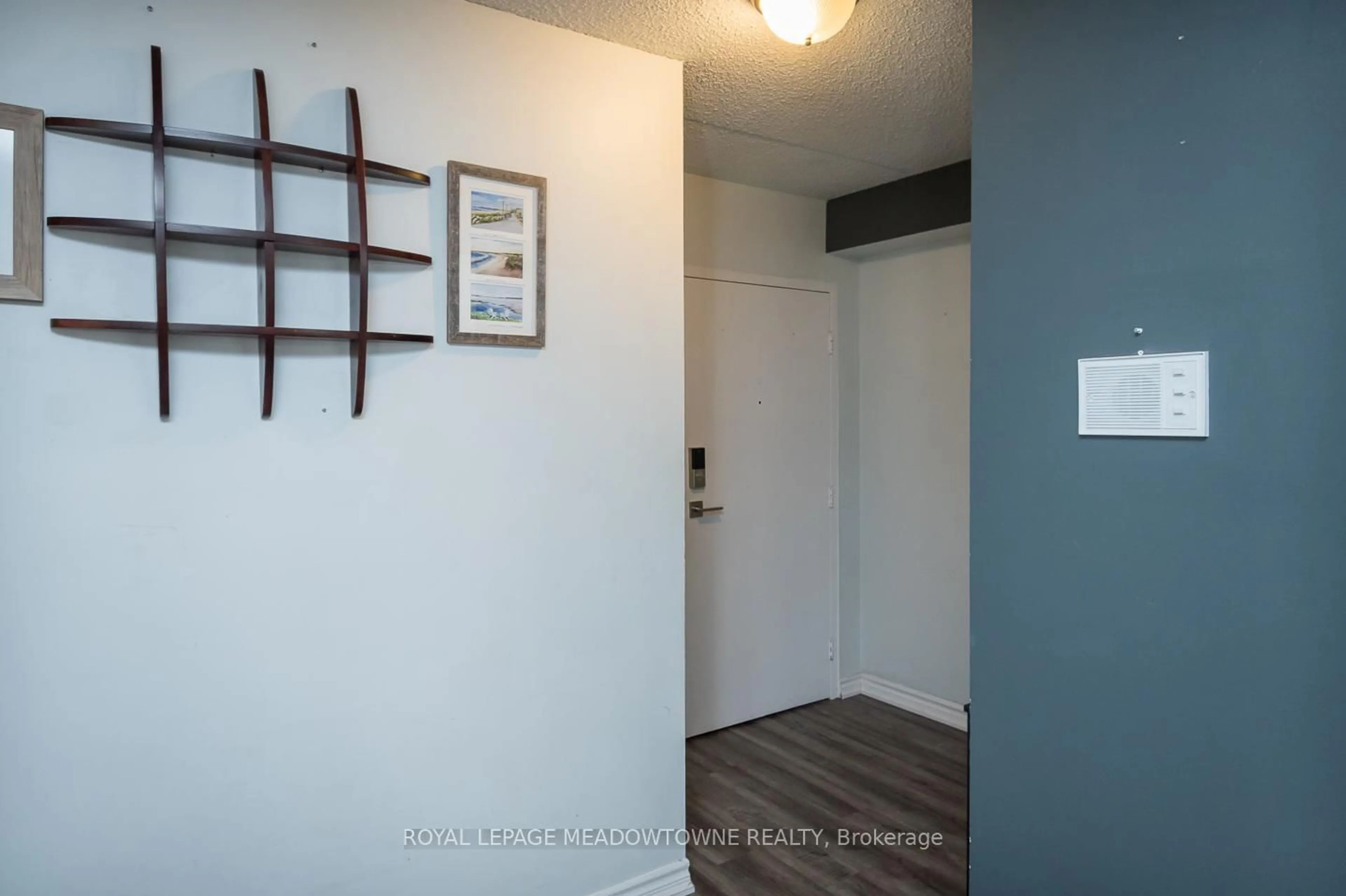 Indoor entryway for 42 Tannery St #224, Cambridge Ontario N3C 2B9