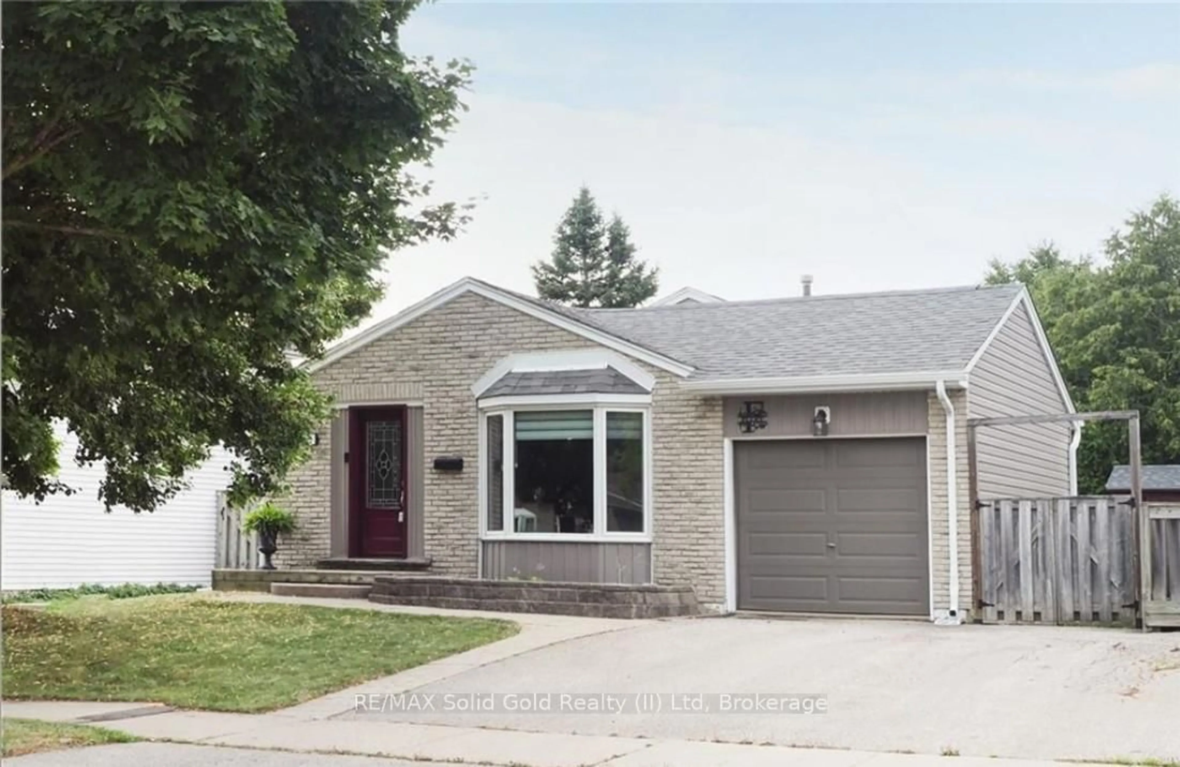 Home with vinyl exterior material, street for 462 Driftwood Dr, Kitchener Ontario N2N 1S6