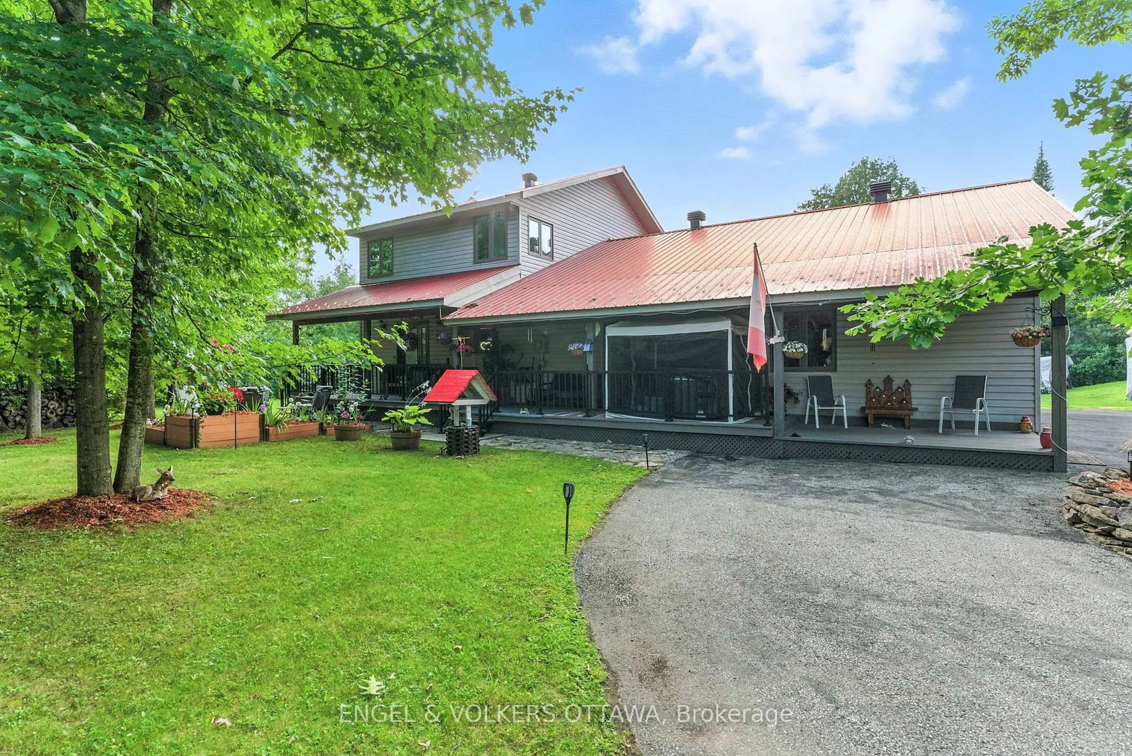 A pic from outside/outdoor area/front of a property/back of a property/a pic from drone, street for 6970 Roger Stevens Dr, Smiths Falls Ontario K7A 4S6