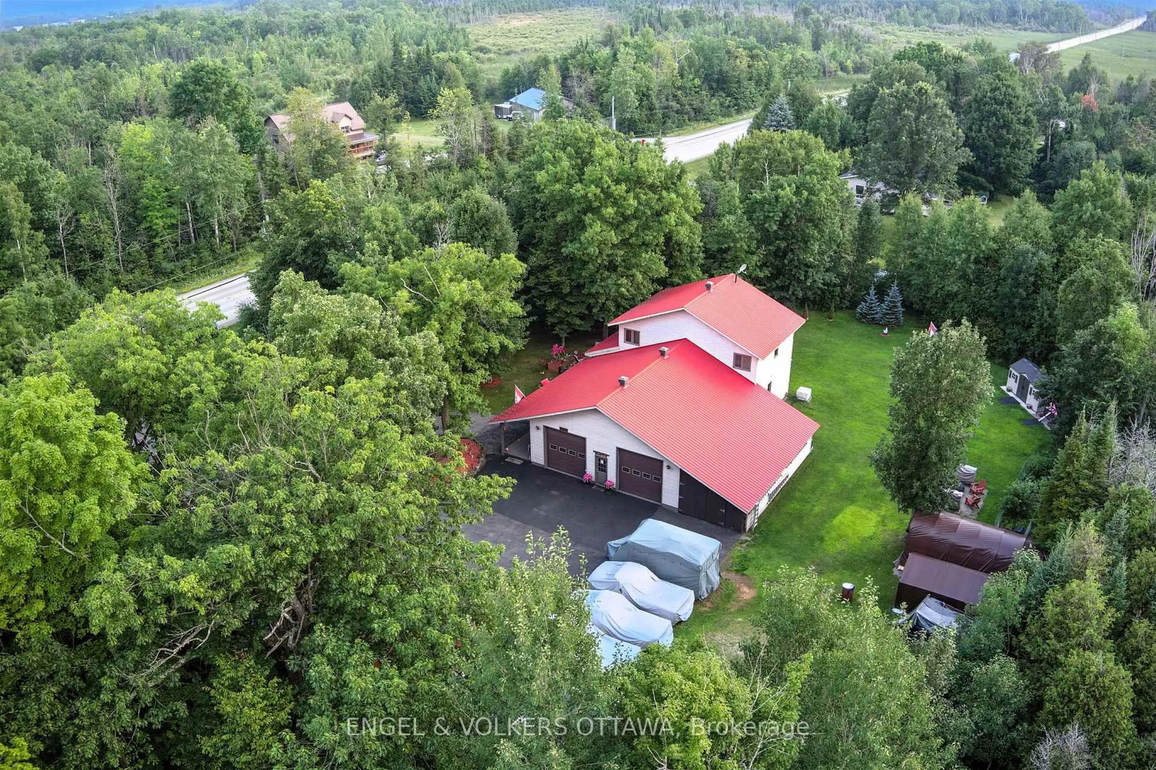 A pic from outside/outdoor area/front of a property/back of a property/a pic from drone, unknown for 6970 Roger Stevens Dr, Smiths Falls Ontario K7A 4S6