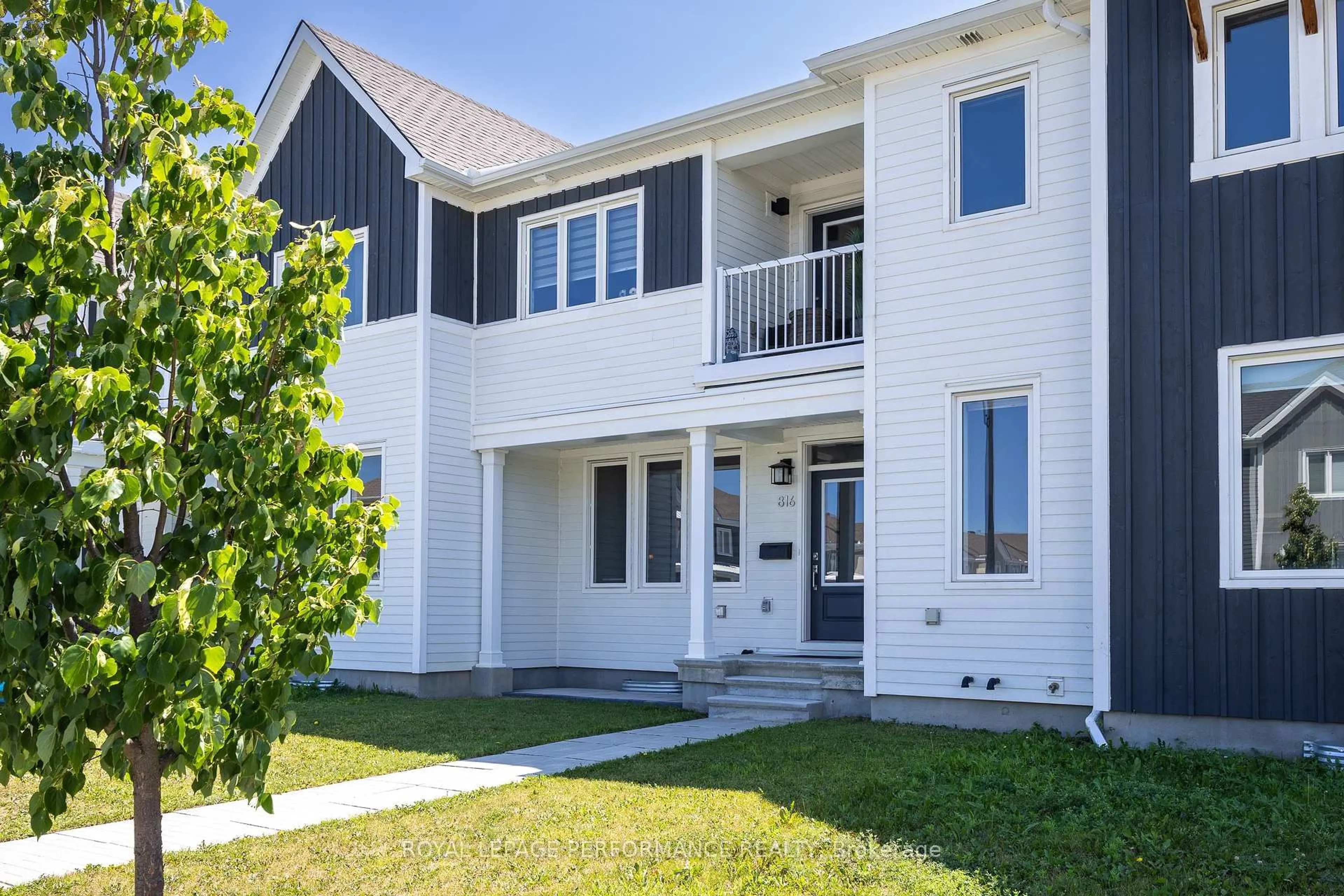 Home with vinyl exterior material, street for 816 Bascule Pl, Richmond Ontario K0A 2Z0