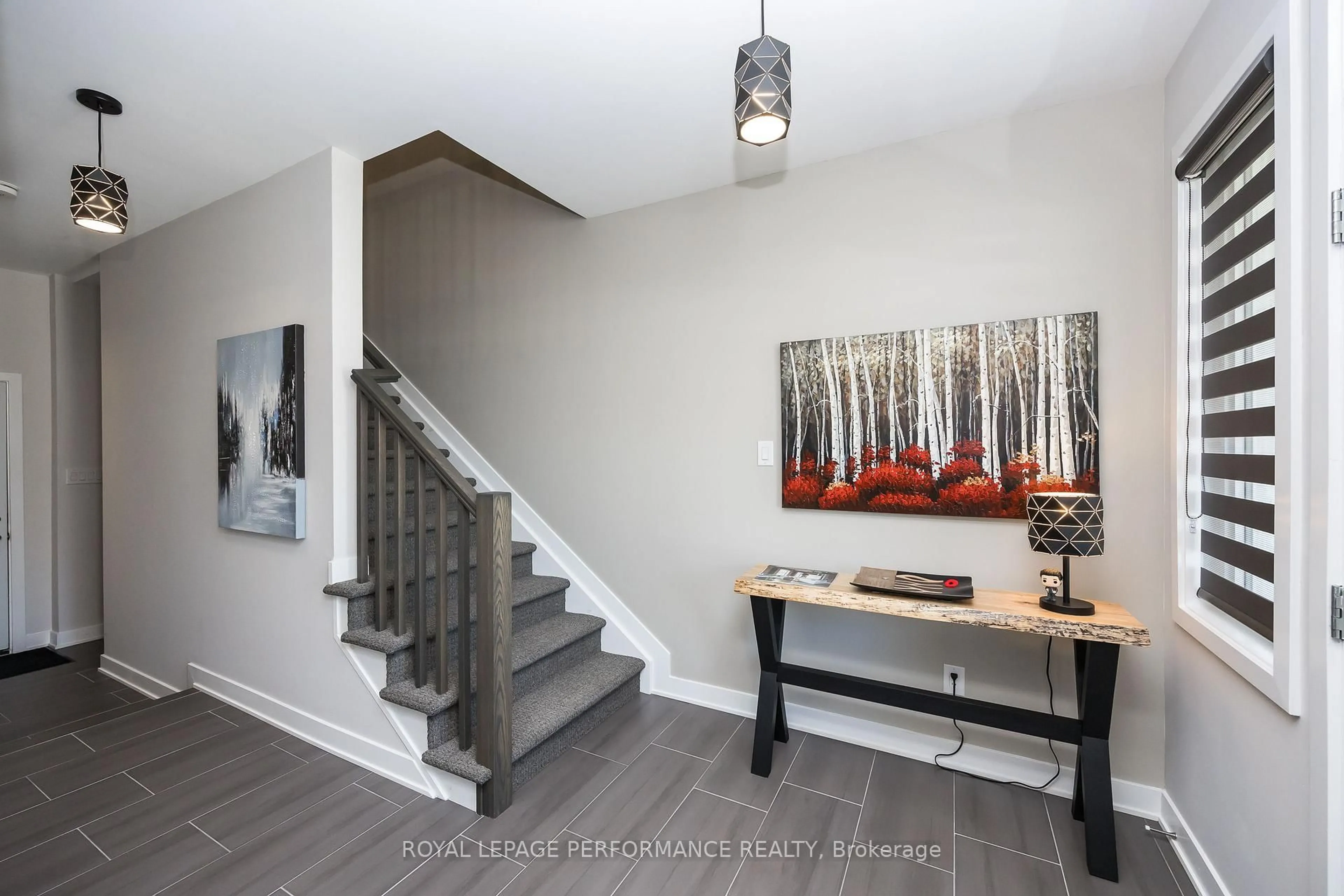 Indoor entryway for 816 Bascule Pl, Richmond Ontario K0A 2Z0