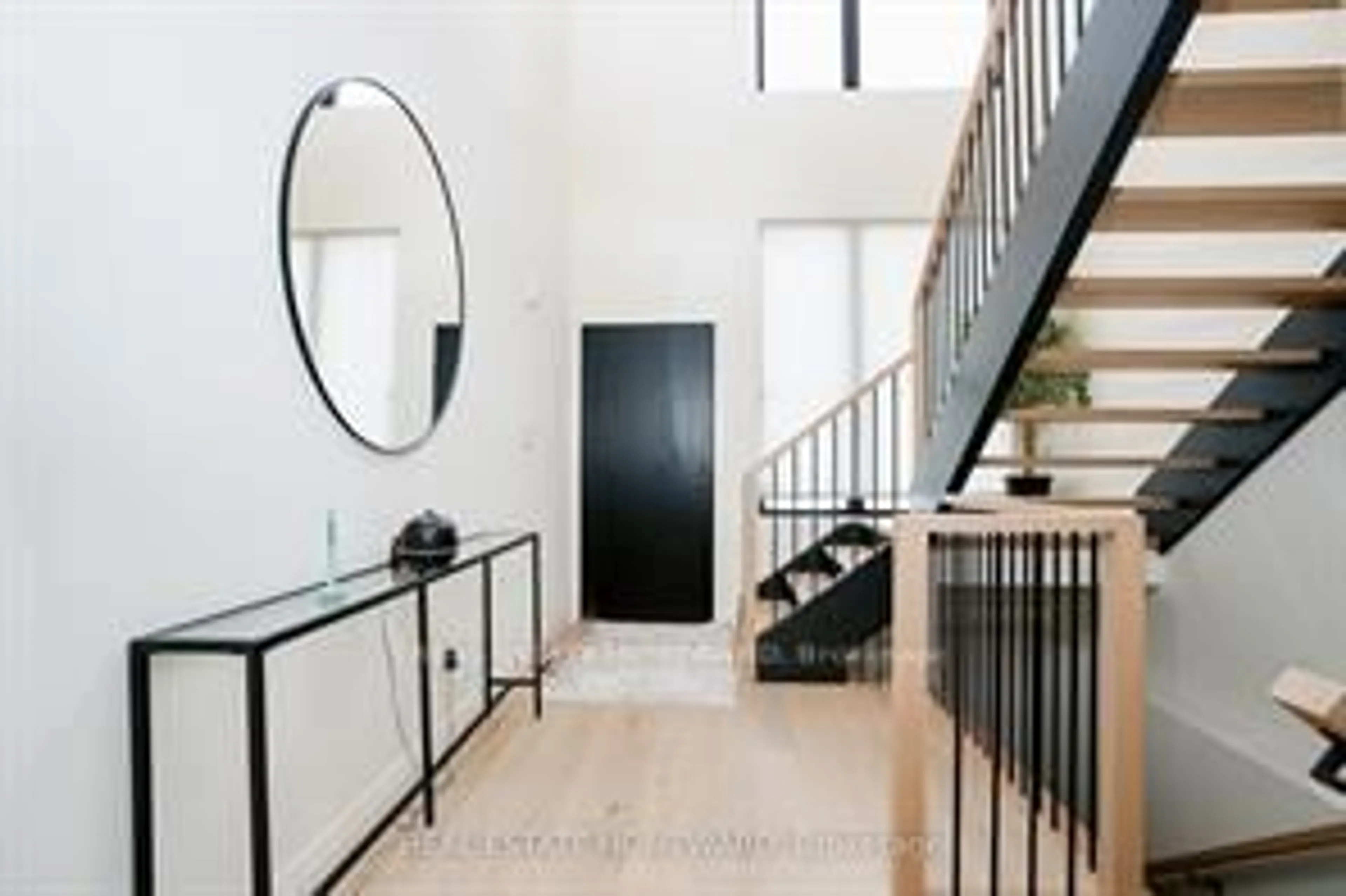 Indoor entryway for 104 Lametti Dr, Pelham Ontario L0S 1E6
