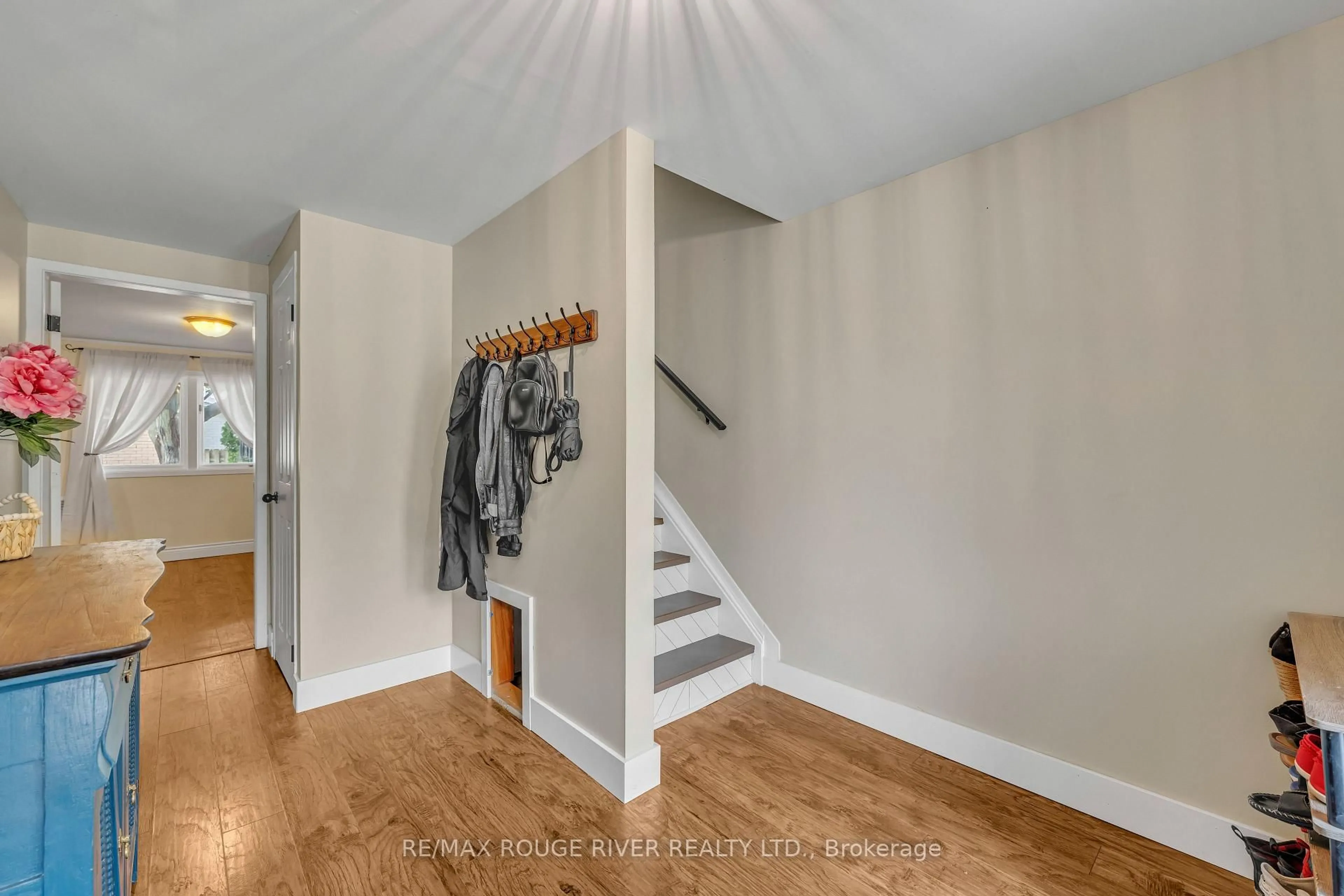 Indoor entryway for 59 Peacock Blvd, Port Hope Ontario L1A 2X2