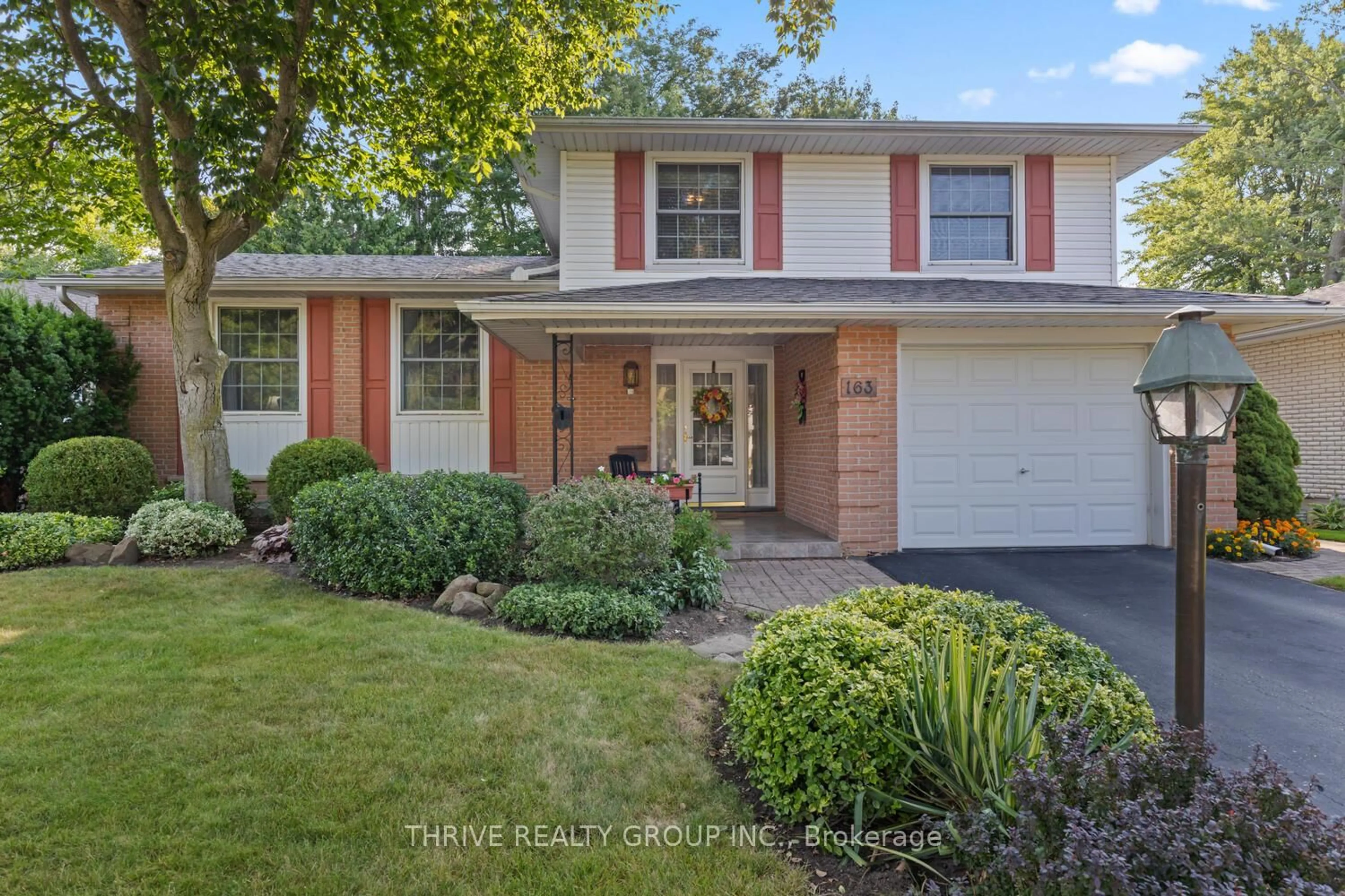 Home with vinyl exterior material, street for 163 Estella Crt, London South Ontario N6J 3C5