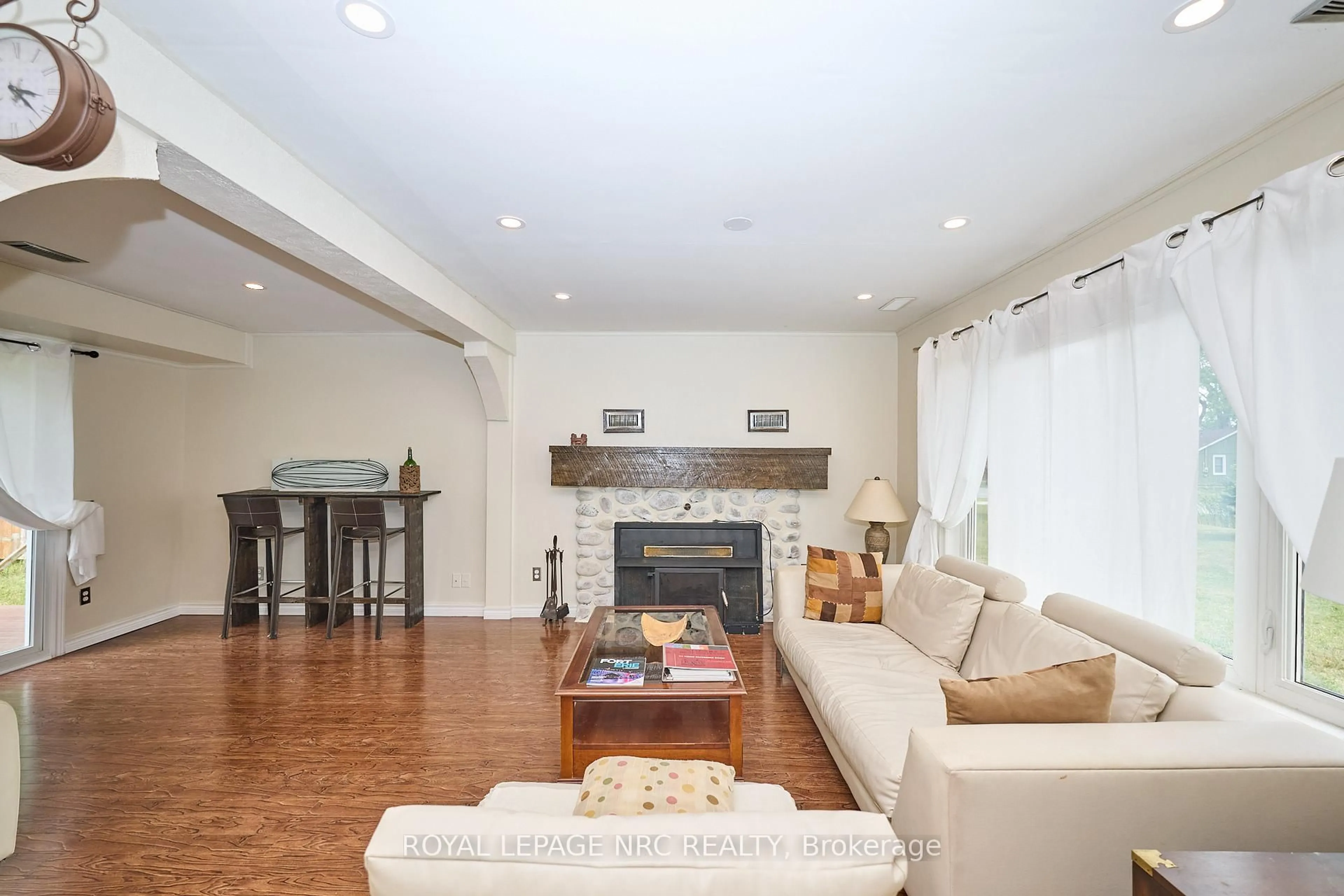 Living room with furniture, wood/laminate floor for 3252 Young Ave, Fort Erie Ontario L0S 1N0