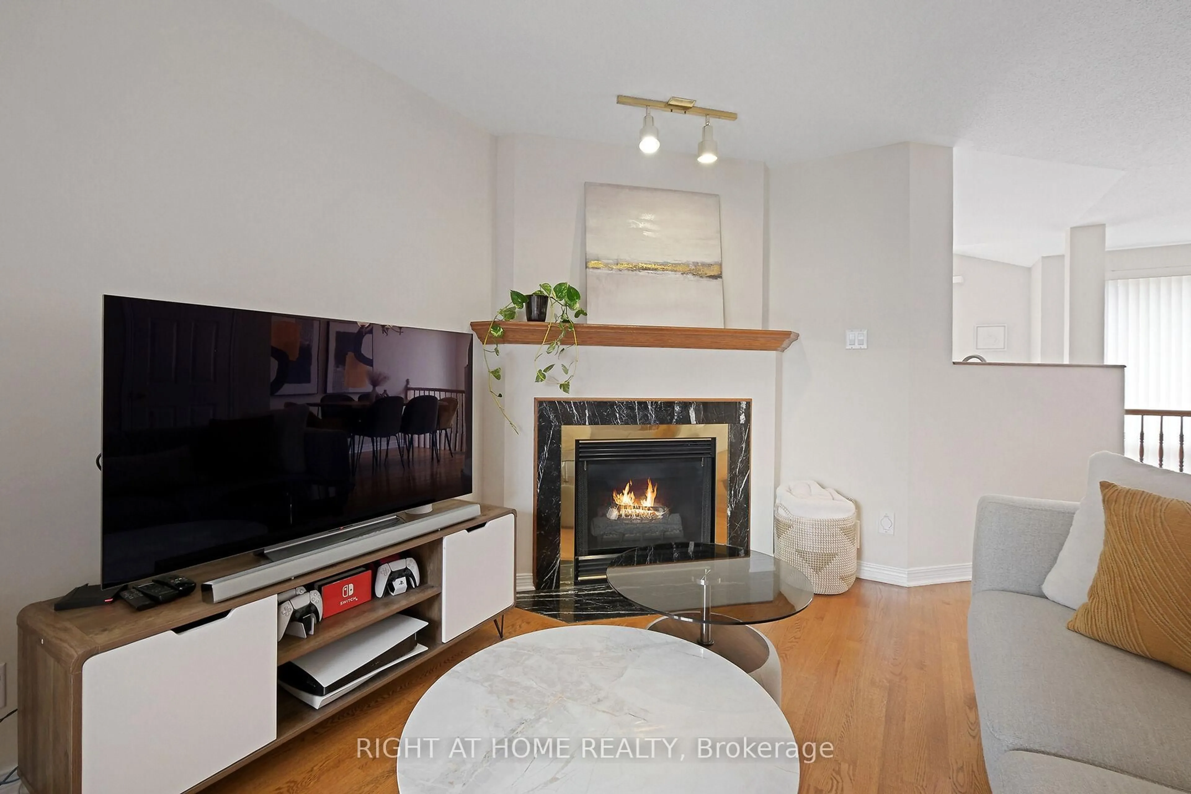 Unknown for 1630 Marley Cres, Ottawa Ontario K1J 1C3