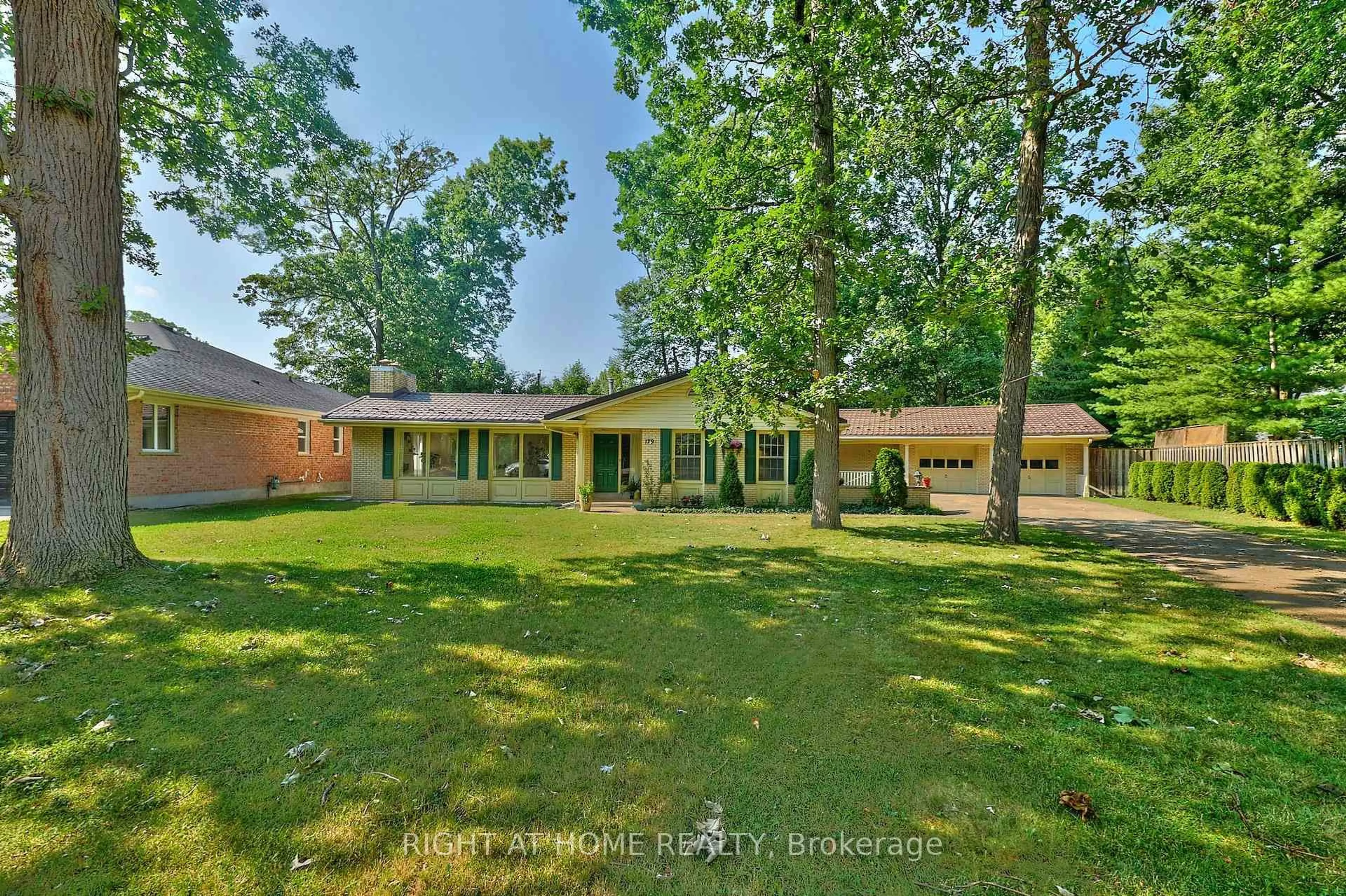 A pic from outside/outdoor area/front of a property/back of a property/a pic from drone, unknown for 179 Lockhart Dr, St. Catharines Ontario L2T 1W7
