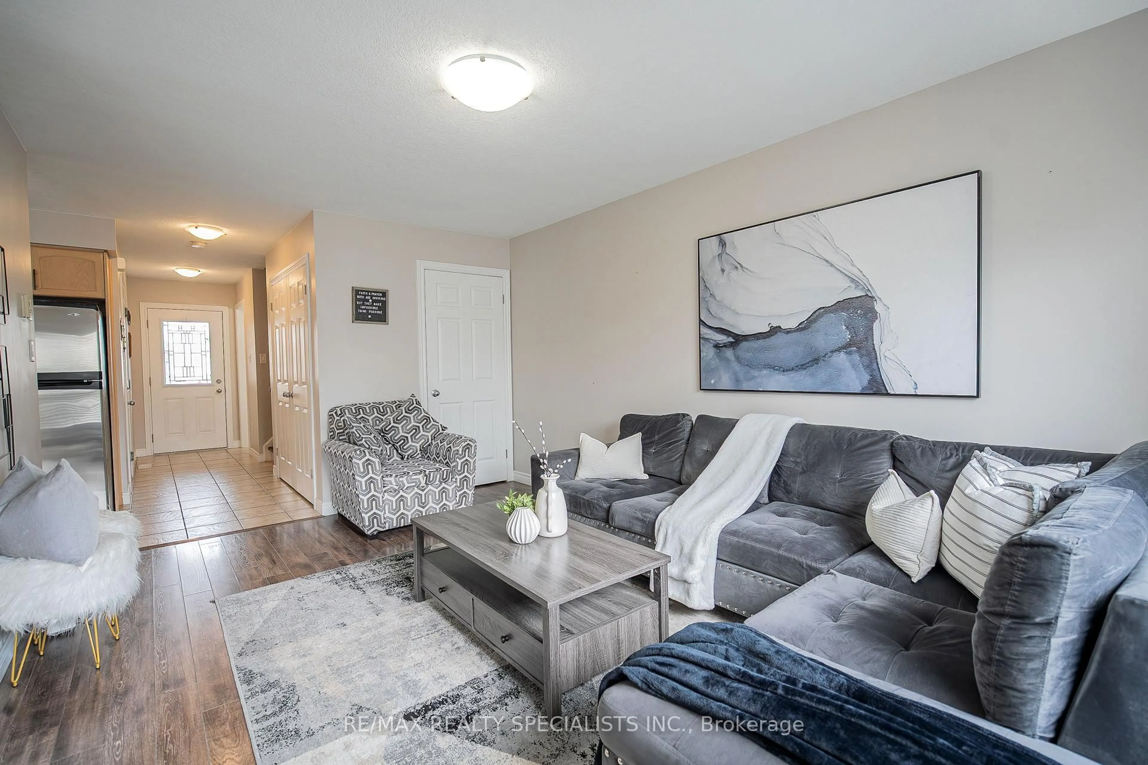 Living room with furniture, unknown for 21 Henderson Dr, Guelph Ontario N1E 0A1