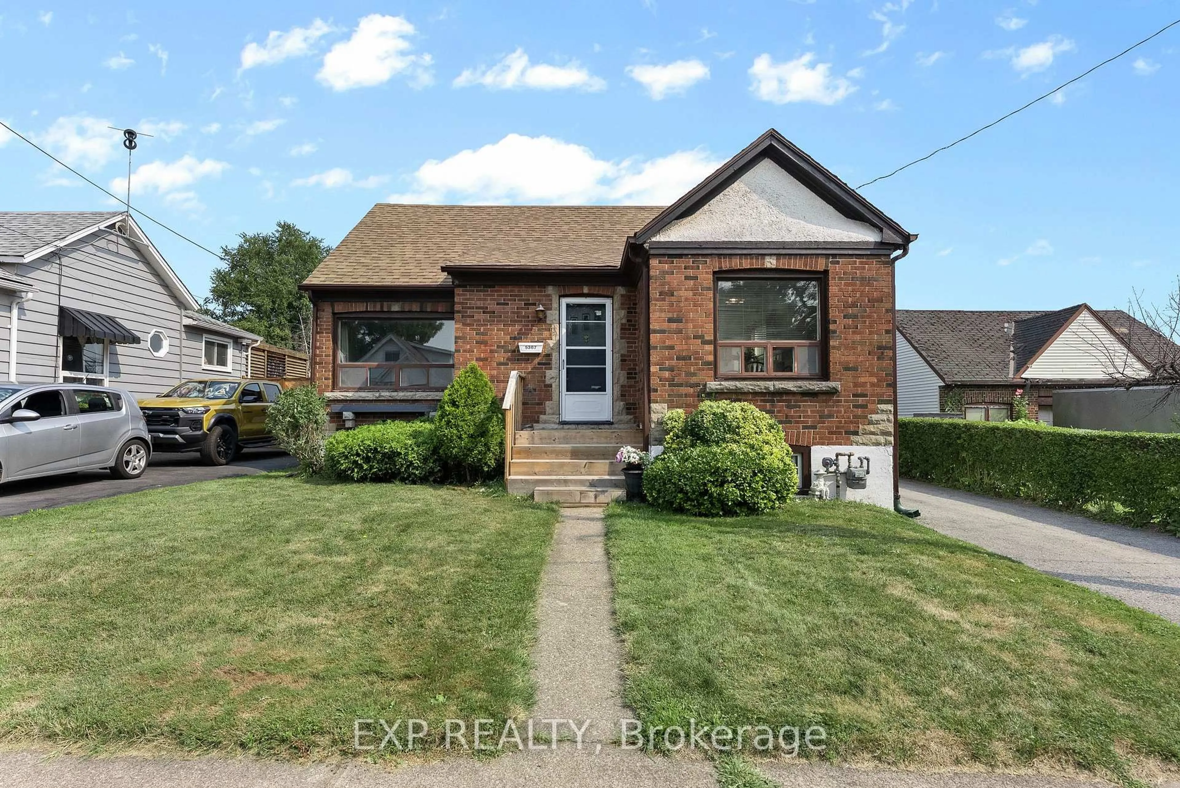 Home with brick exterior material, street for 5387 Cedar St, Niagara Falls Ontario L2E 2V4