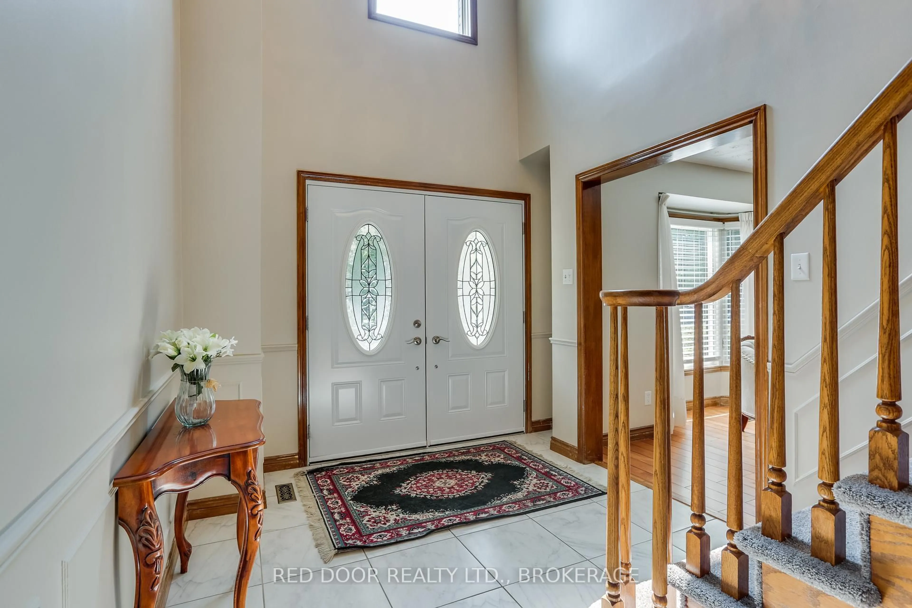 Indoor entryway for 516 Jeffreybrook Dr, London North Ontario N5X 2S6