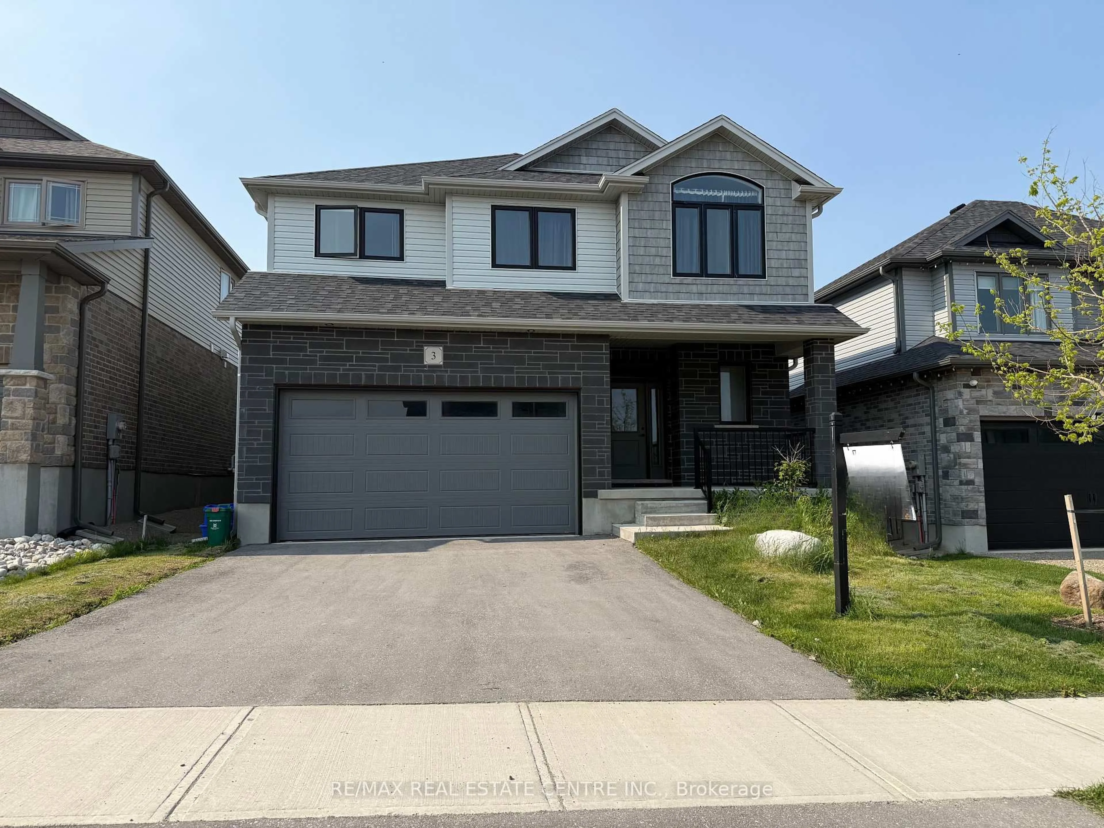 Home with vinyl exterior material, street for 3 Grundy Cres, East Luther Grand Valley Ontario L9W 7S7