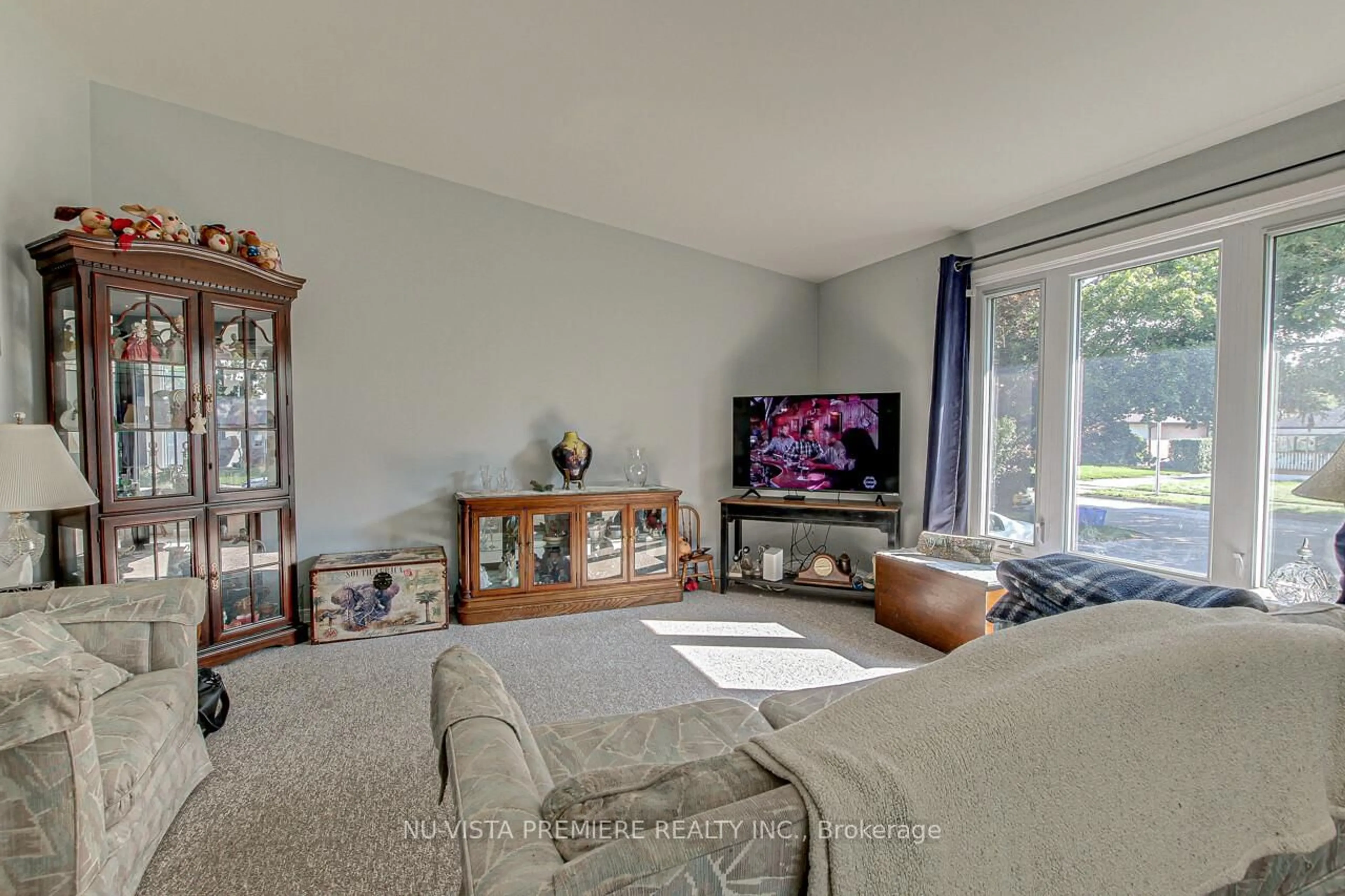 Living room with furniture, unknown for 1261 Sorrel Rd, London East Ontario N5V 2N6