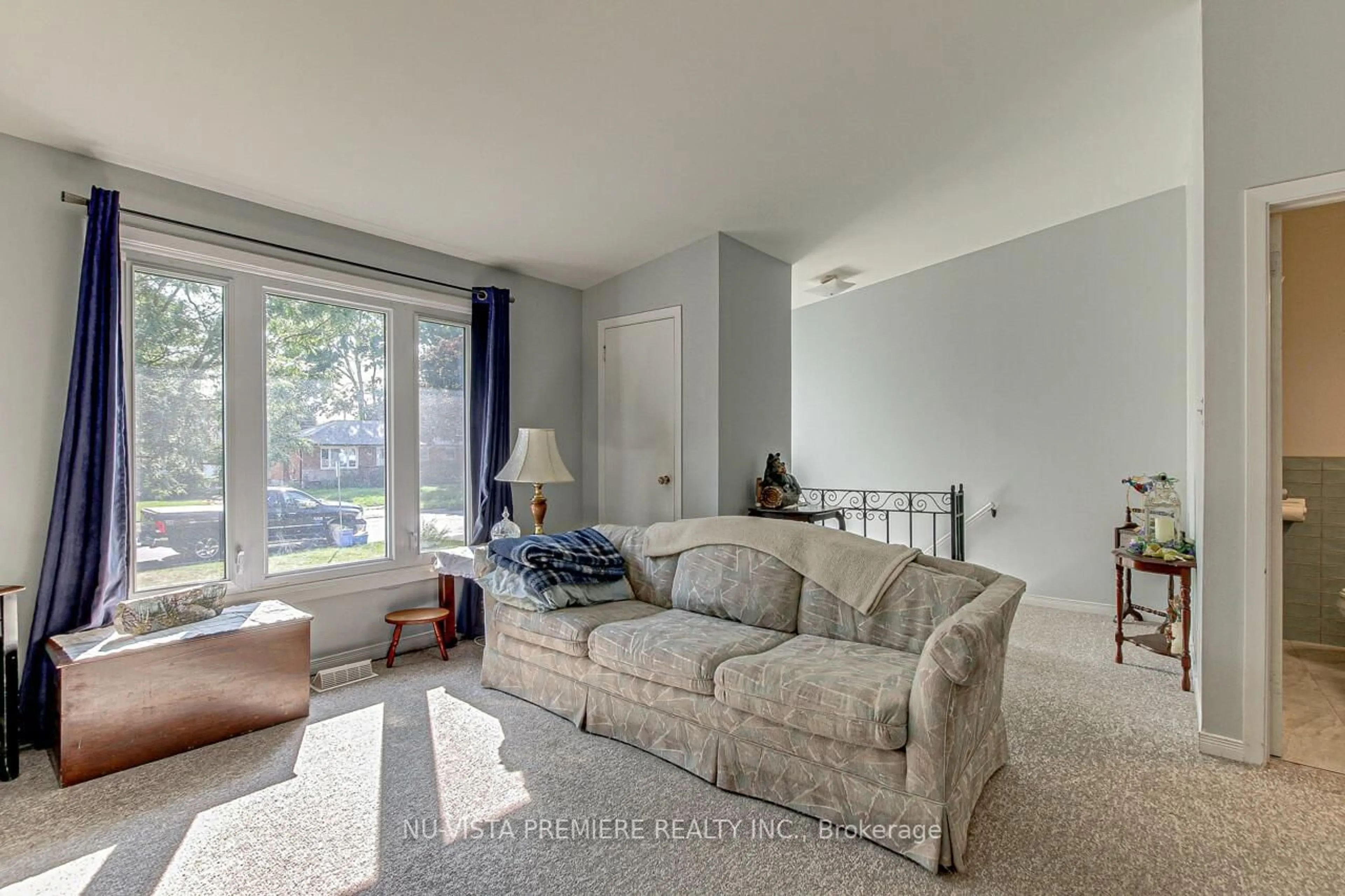 Living room with furniture, unknown for 1261 Sorrel Rd, London East Ontario N5V 2N6