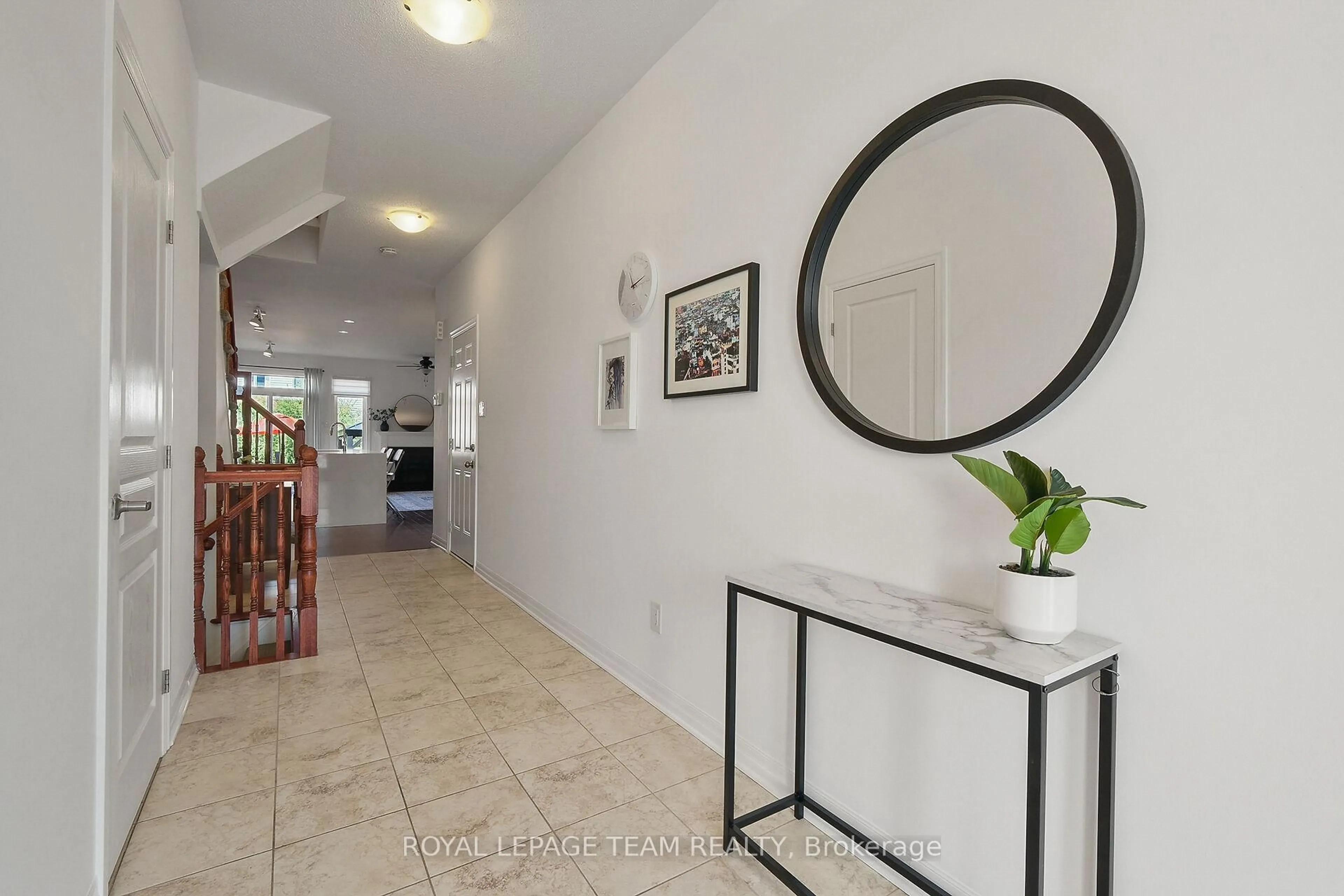 Indoor entryway for 202 Nightfall St, Ottawa Ontario K4M 0C2