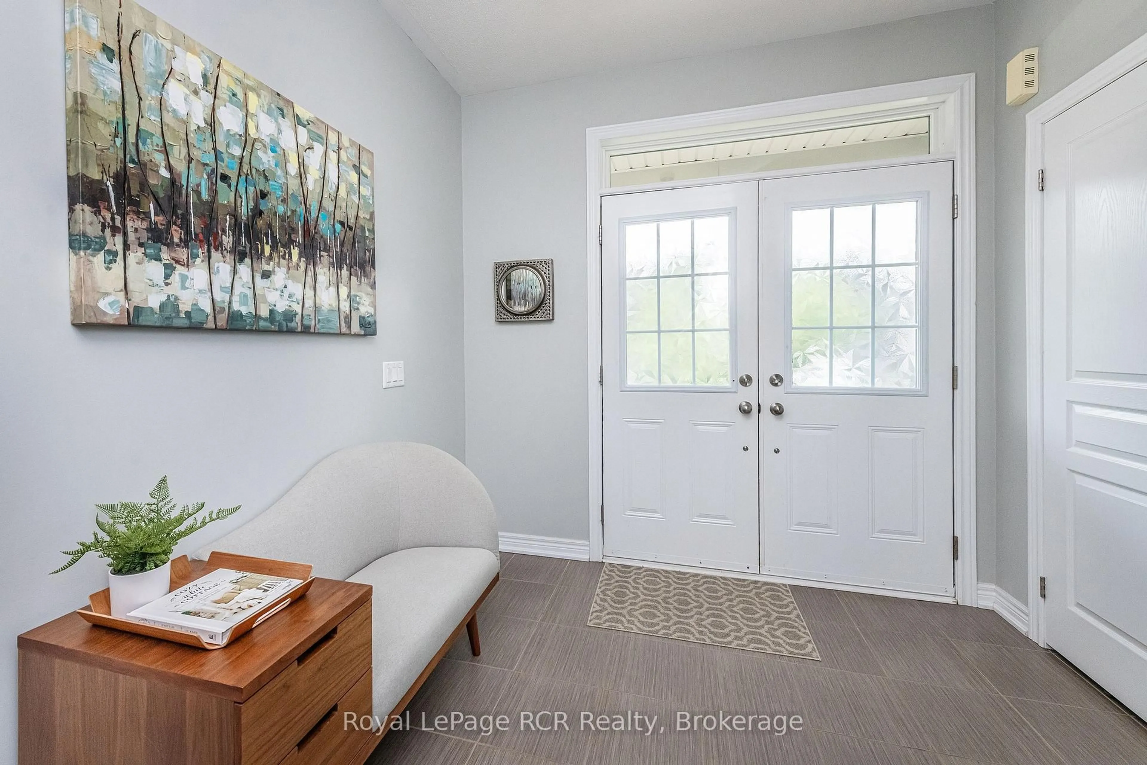 Indoor entryway for 256 Johnson Dr, Shelburne Ontario L9V 3V7