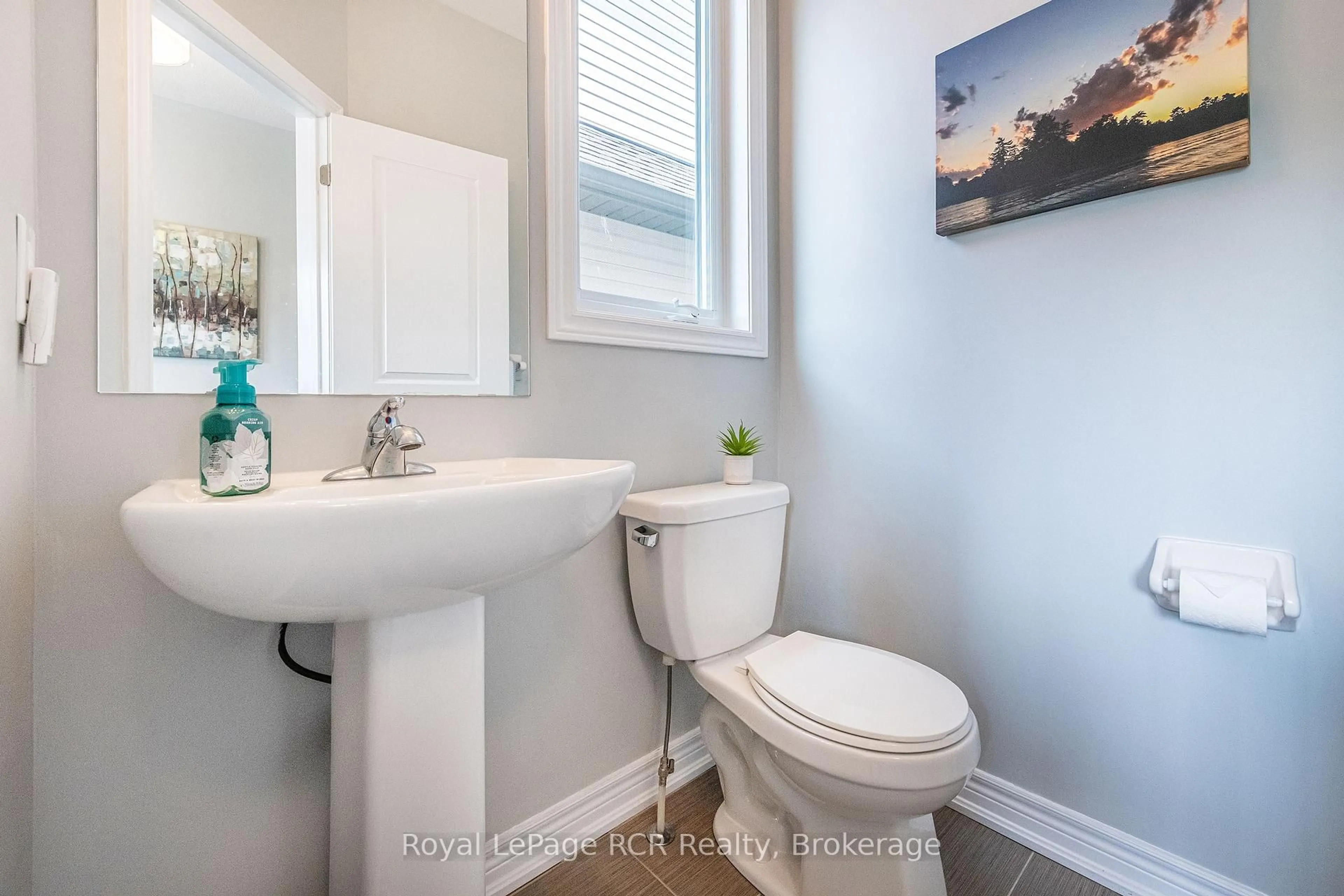 Standard bathroom, ceramic/tile floor for 256 Johnson Dr, Shelburne Ontario L9V 3V7