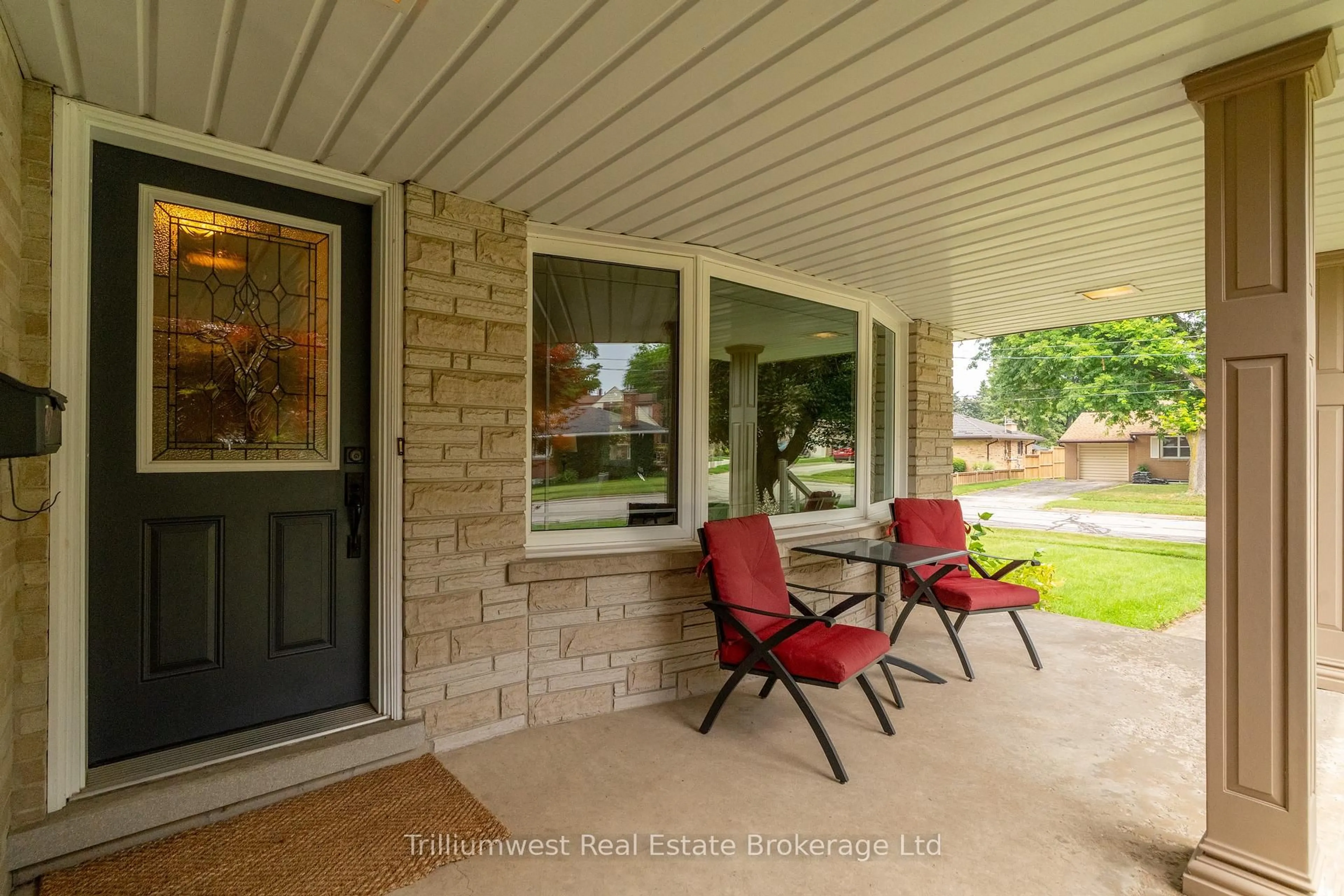 Patio, street for 32 Elginfield Dr, Guelph Ontario N1E 4E7