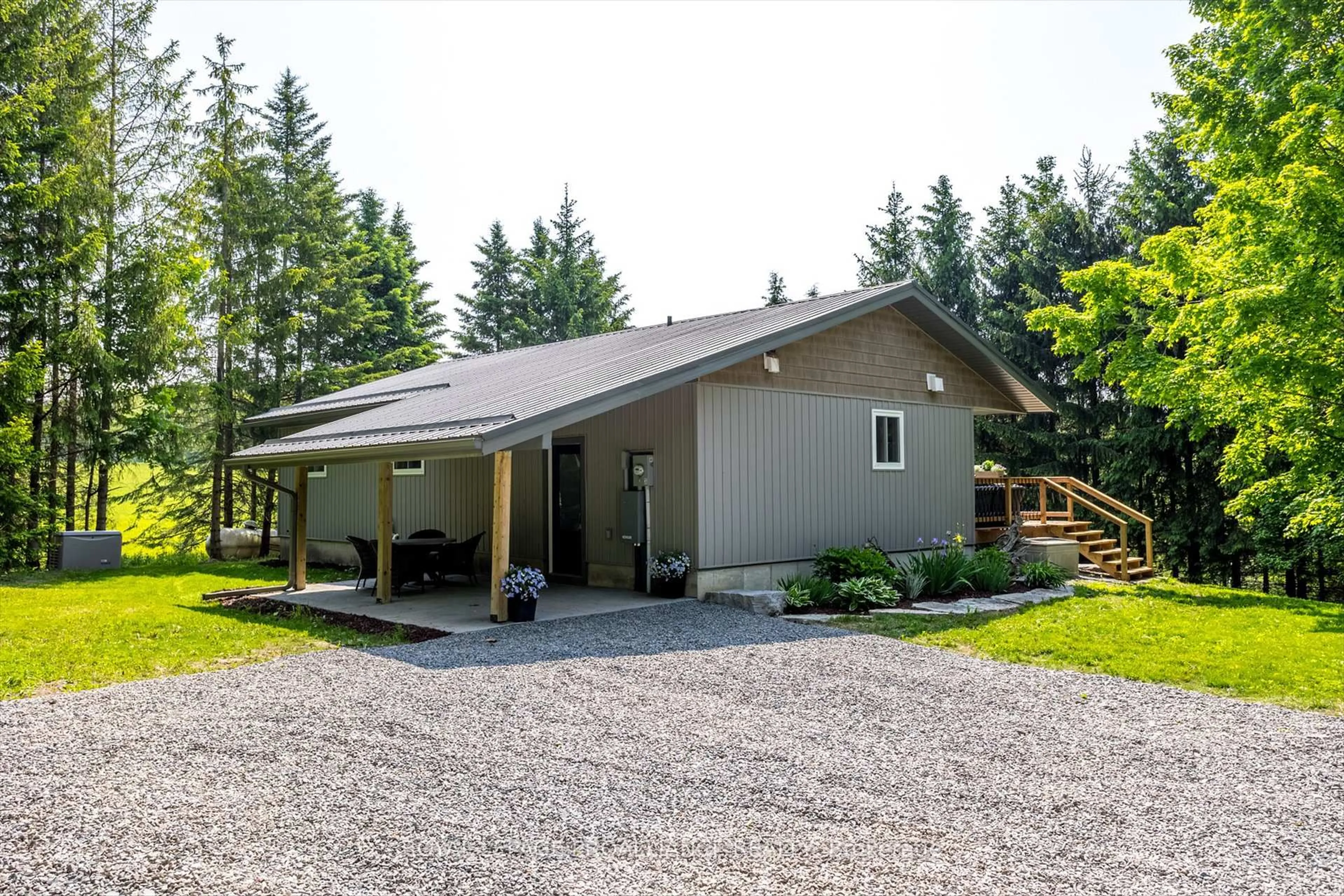 Home with vinyl exterior material, unknown for 4045 Bowman Rd, Hamilton Township Ontario K9A 4J9