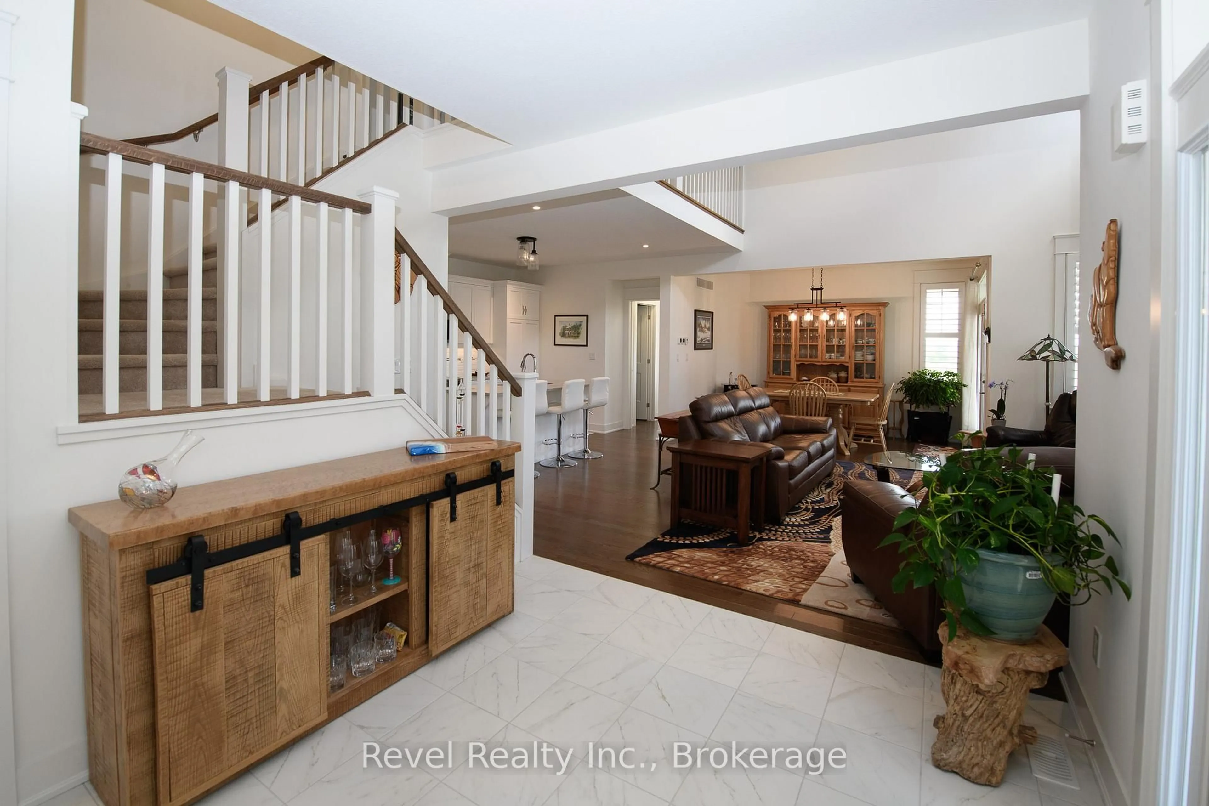 Indoor entryway for 252 Ironwood Way, Georgian Bluffs Ontario N0H 1S0
