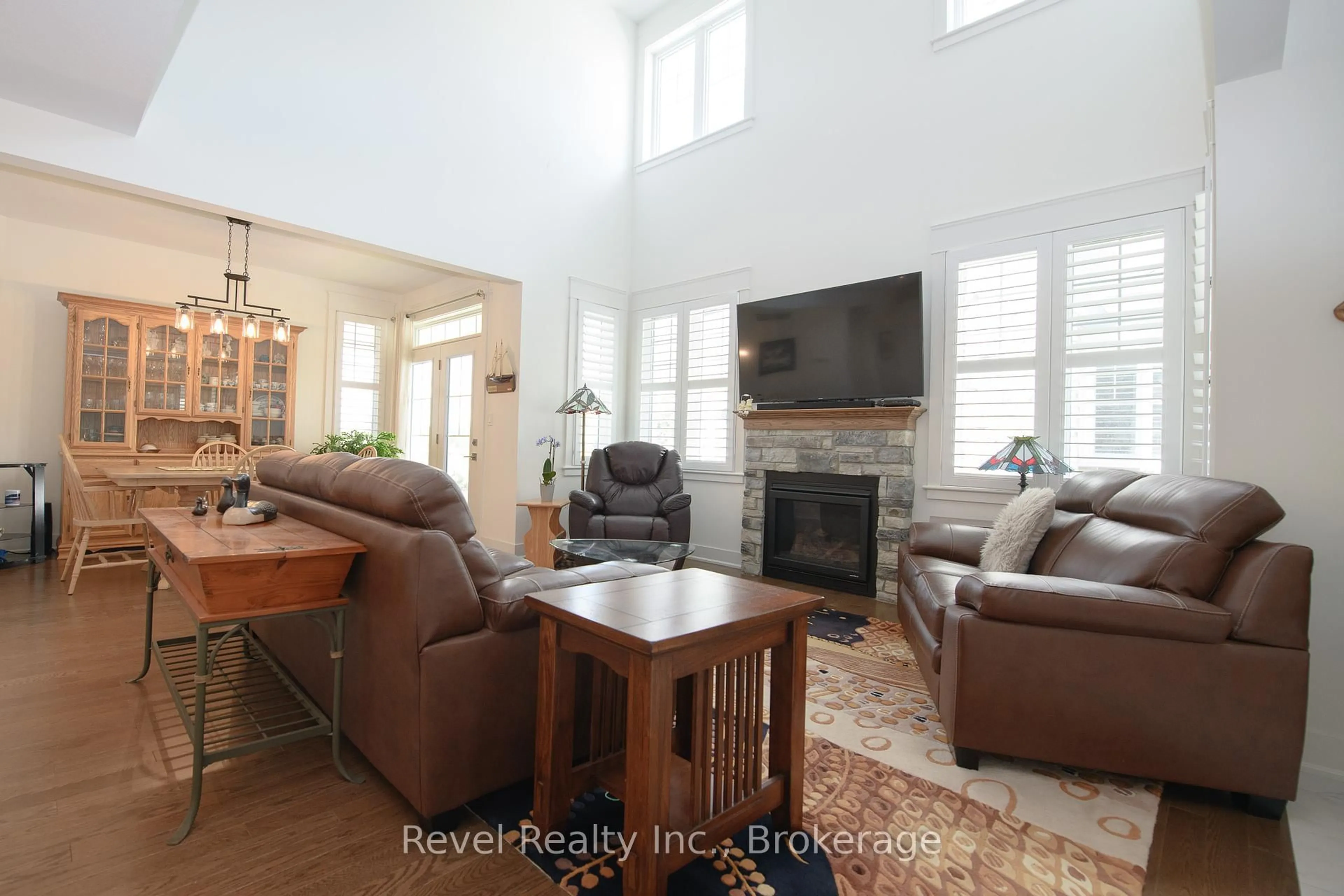 Living room with furniture, ceramic/tile floor for 252 Ironwood Way, Georgian Bluffs Ontario N0H 1S0