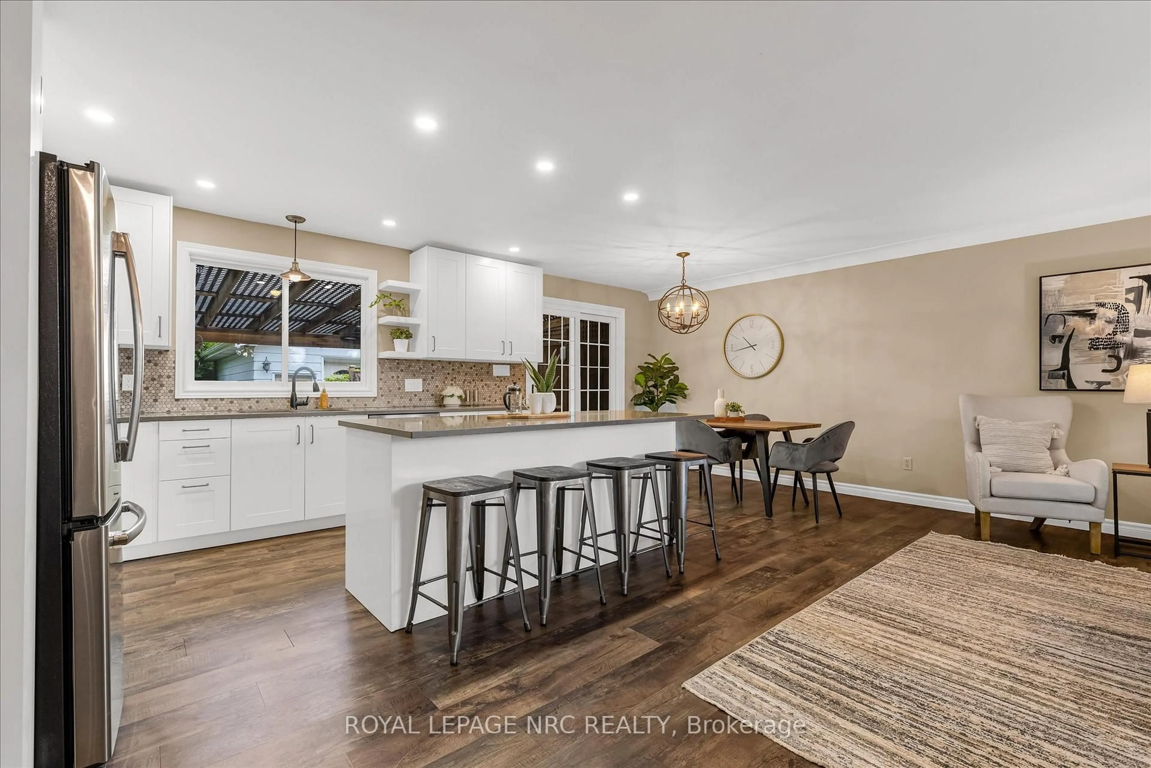Open concept kitchen, unknown for 6645 Wills St, Niagara Falls Ontario L2J 1Y4