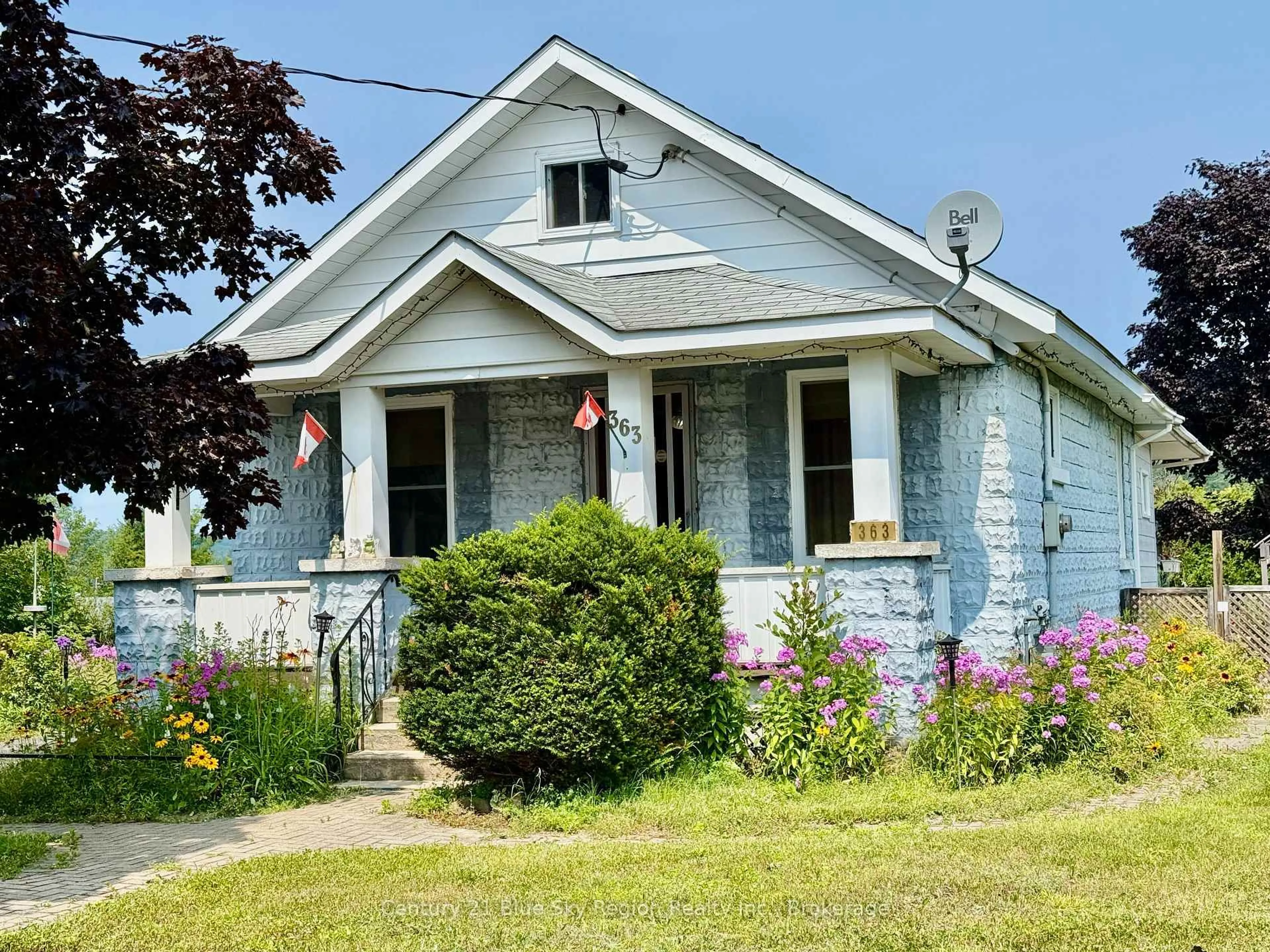 Home with vinyl exterior material, street for 363 Park St, Mattawa Ontario P0H 1V0