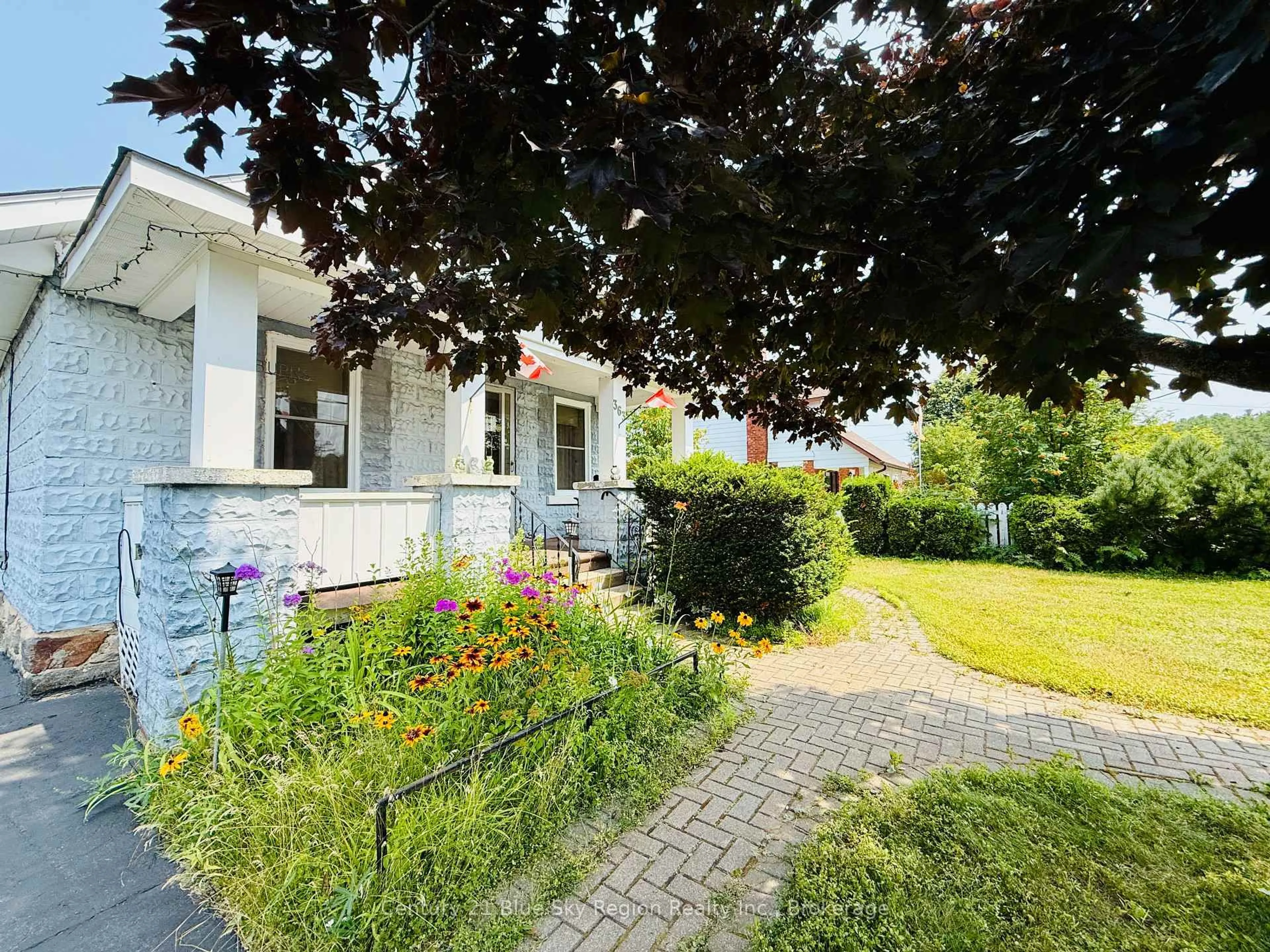 A pic from outside/outdoor area/front of a property/back of a property/a pic from drone, street for 363 Park St, Mattawa Ontario P0H 1V0